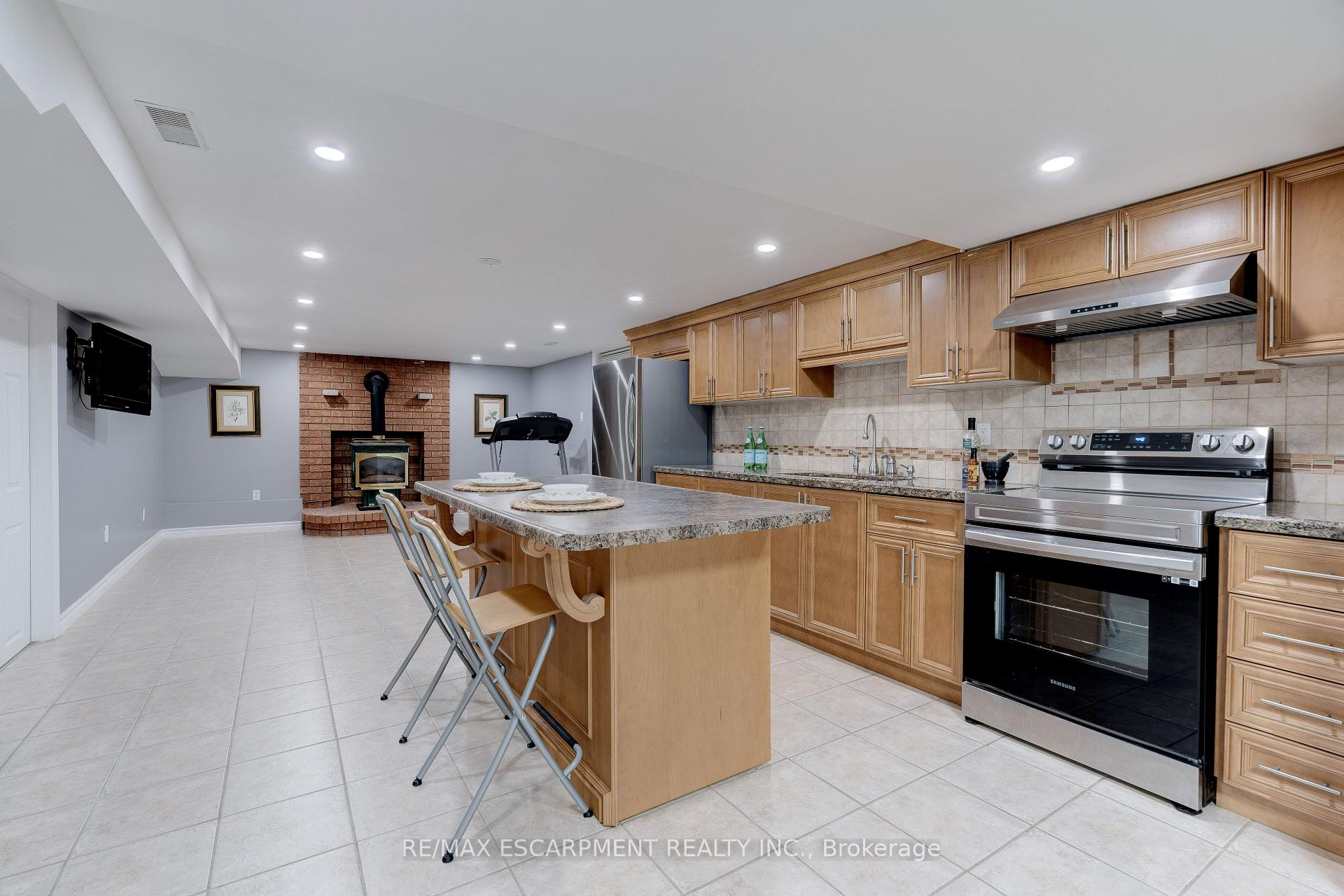 Photo 26 of 6 Embassy Drive, Hamilton, Lisgar — HOMEH
