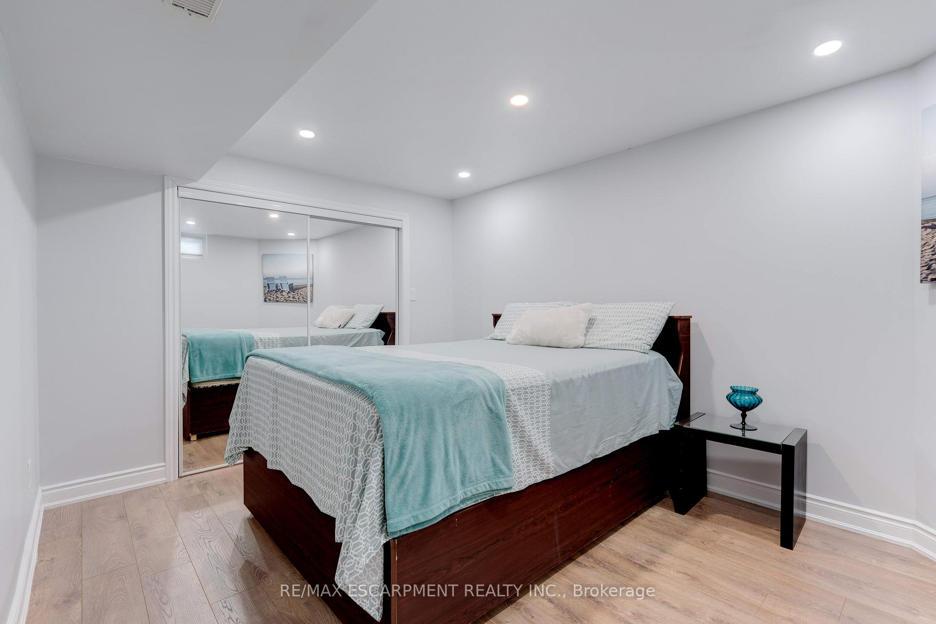 Photo 29 of 6 Embassy Drive, Hamilton, Lisgar — HOMEH