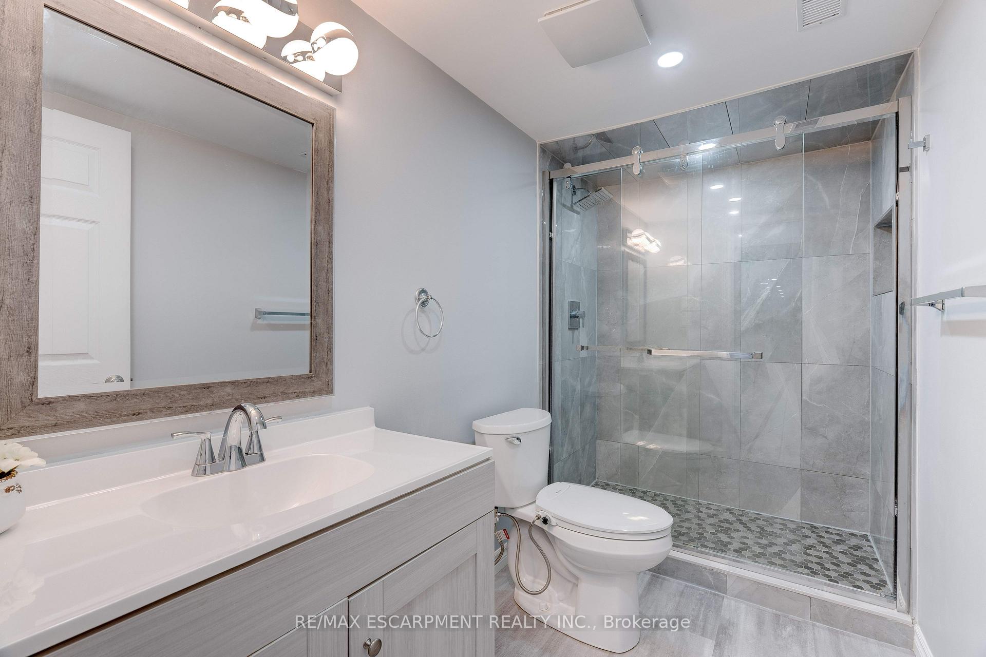 Photo 30 of 6 Embassy Drive, Hamilton, Lisgar — HOMEH