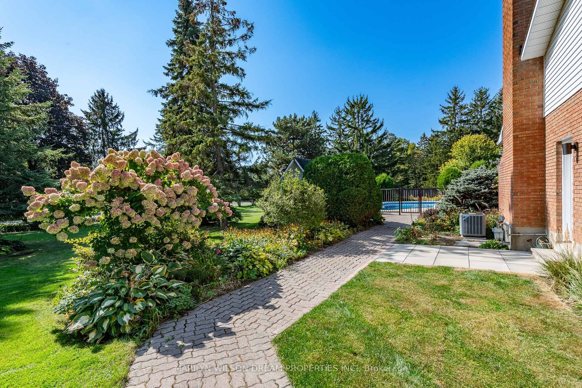 Photo 8 of 4 Newland Drive, Ottawa, Barrhaven - Hearts Desire — HOMEH