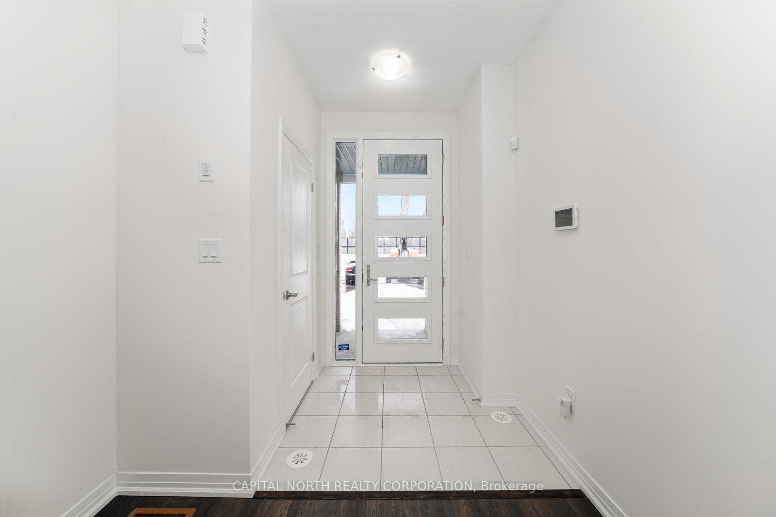 Photo 3 of 13 Bluebird Lane, Barrie, Painswick South — HOMEH