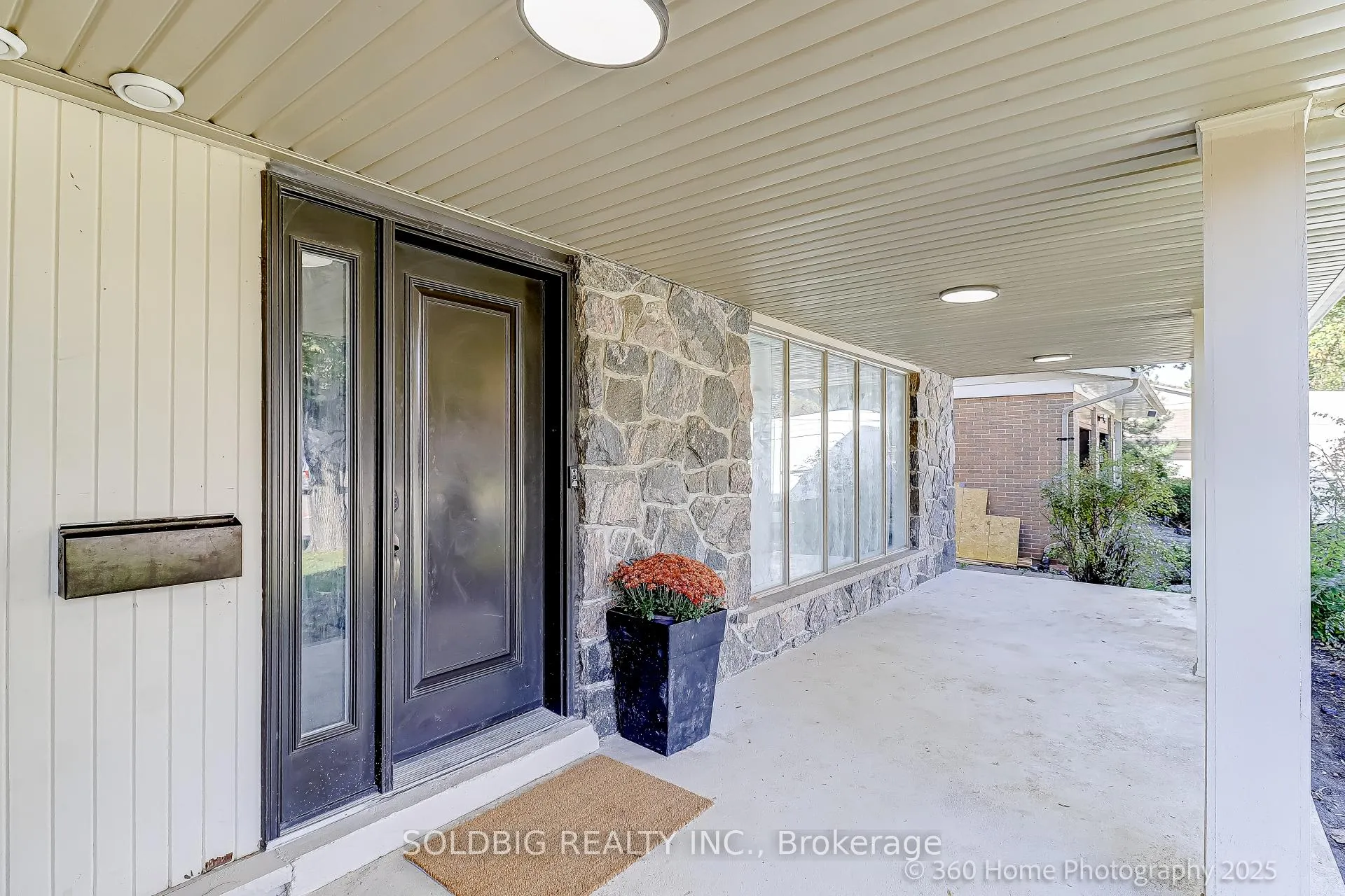 Photo 5 of 8 Haslemere Avenue, Brampton, Brampton East — HOMEH