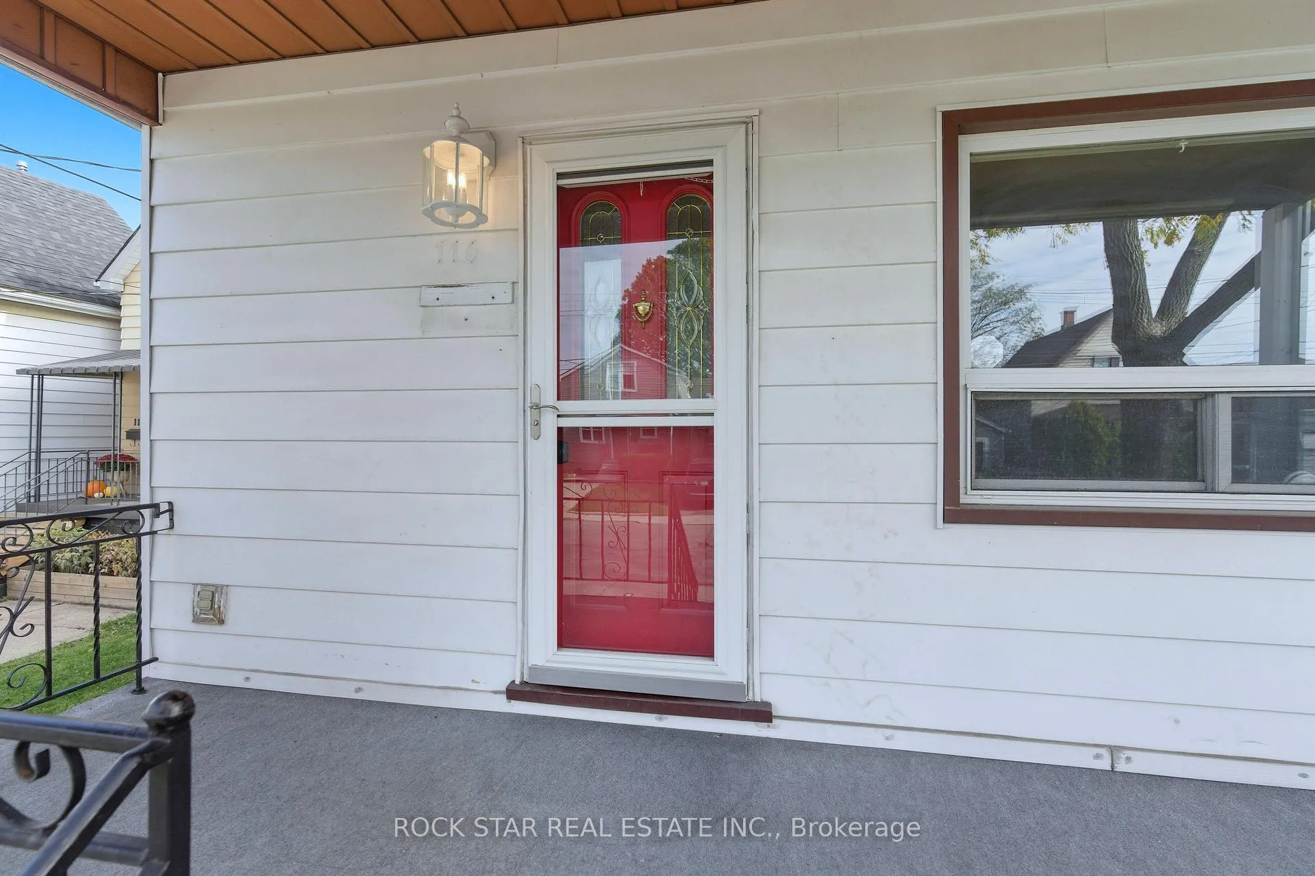 Photo 3 of 116 Robins Avenue, Hamilton, Crown Point — HOMEH
