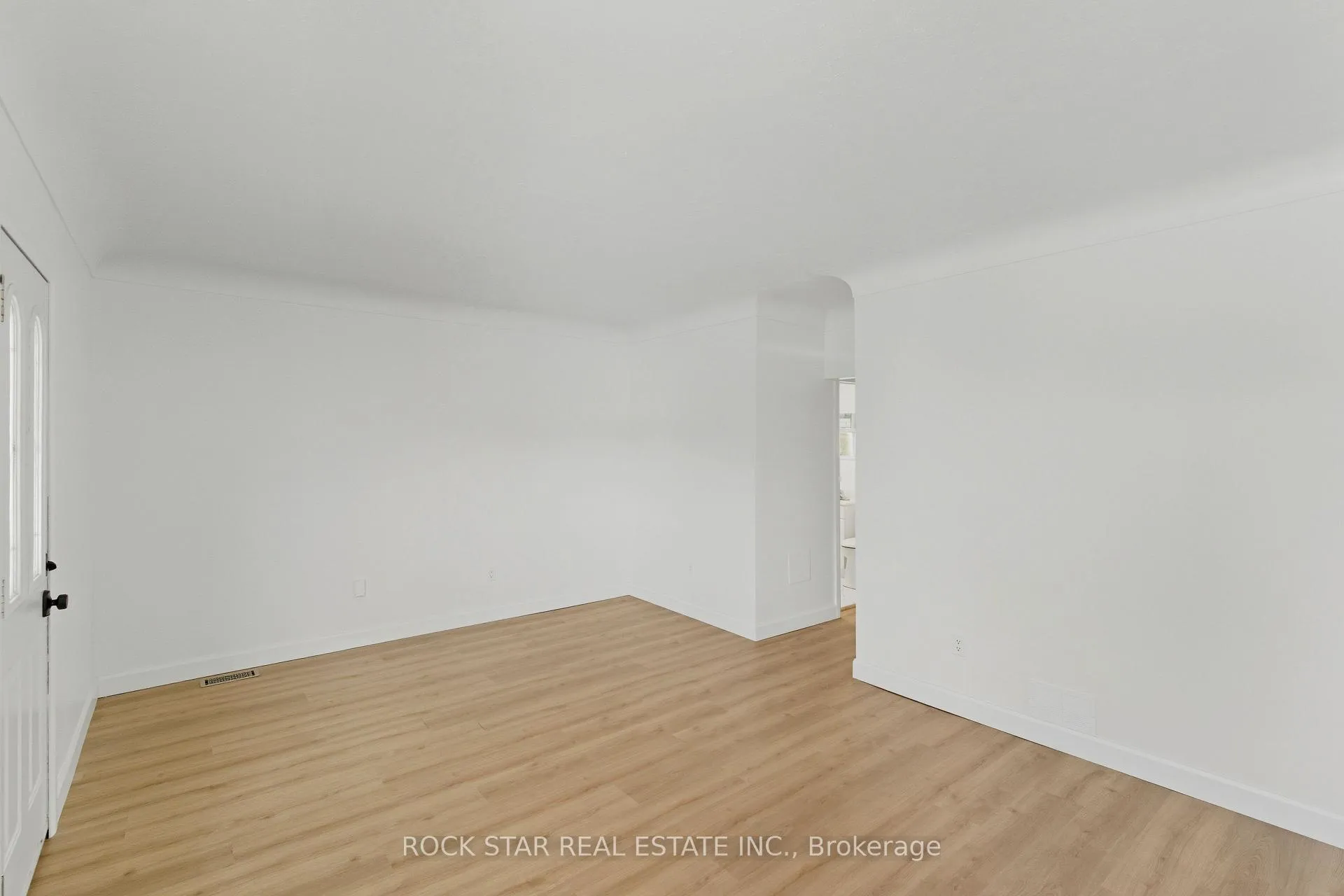 Photo 6 of 116 Robins Avenue, Hamilton, Crown Point — HOMEH