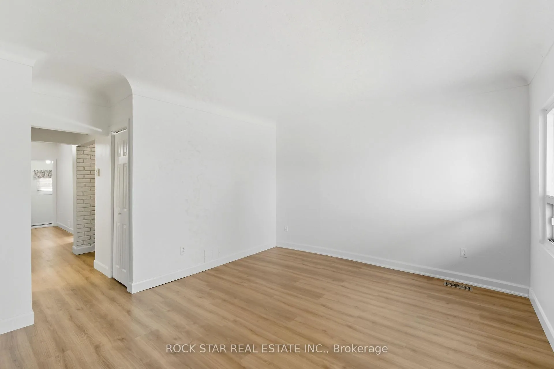 Photo 7 of 116 Robins Avenue, Hamilton, Crown Point — HOMEH