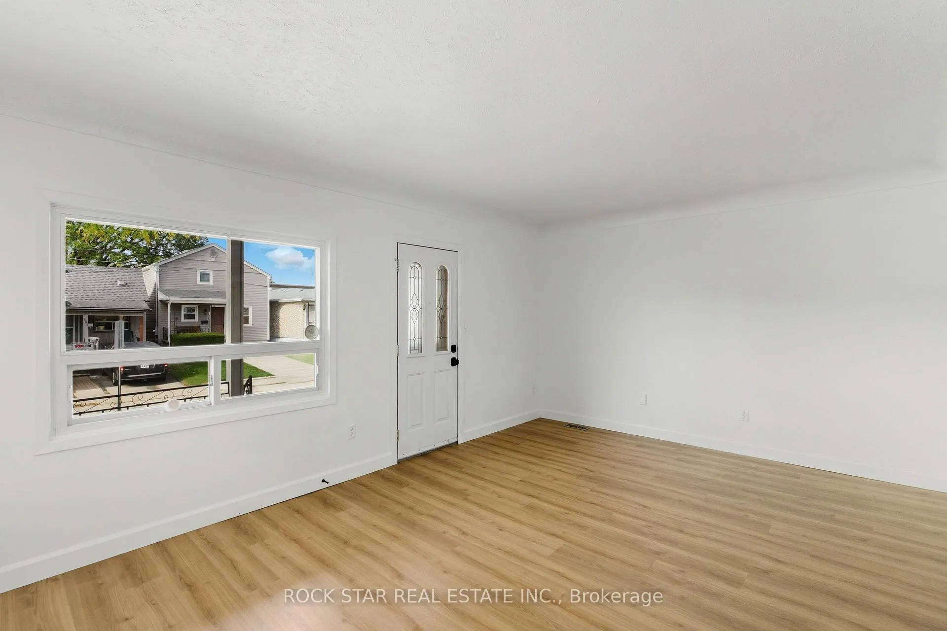 Photo 8 of 116 Robins Avenue, Hamilton, Crown Point — HOMEH