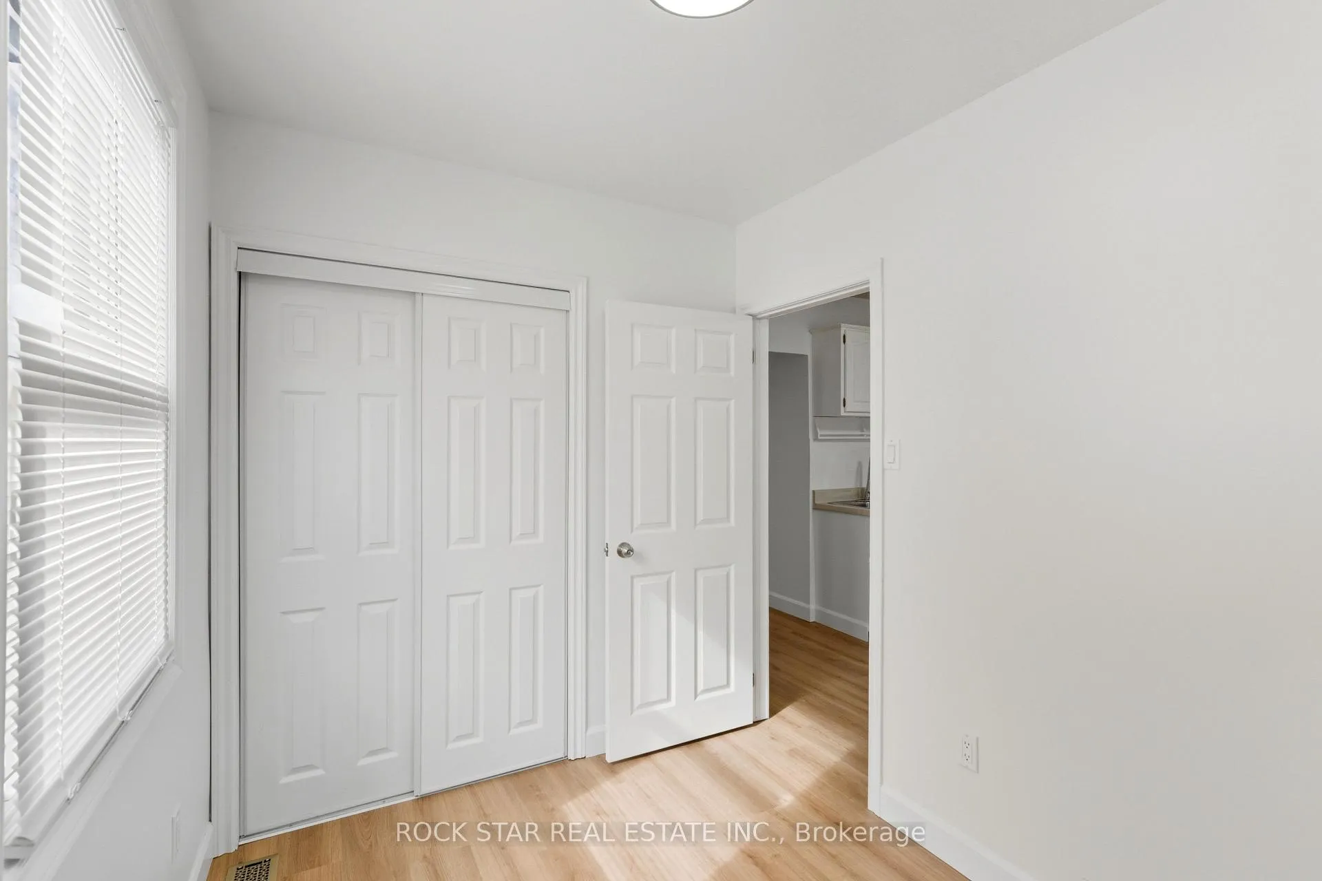 Photo 10 of 116 Robins Avenue, Hamilton, Crown Point — HOMEH