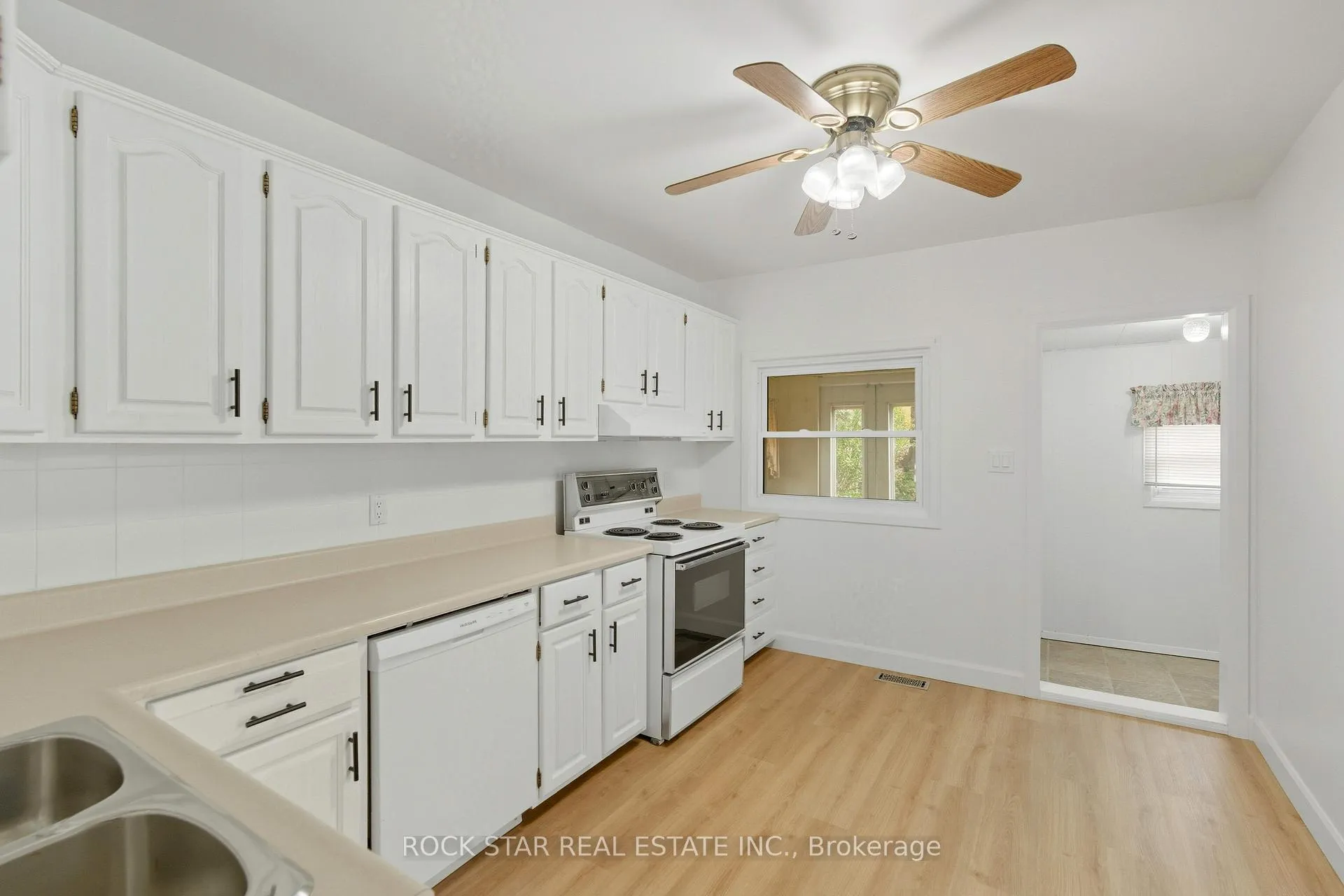 Photo 11 of 116 Robins Avenue, Hamilton, Crown Point — HOMEH