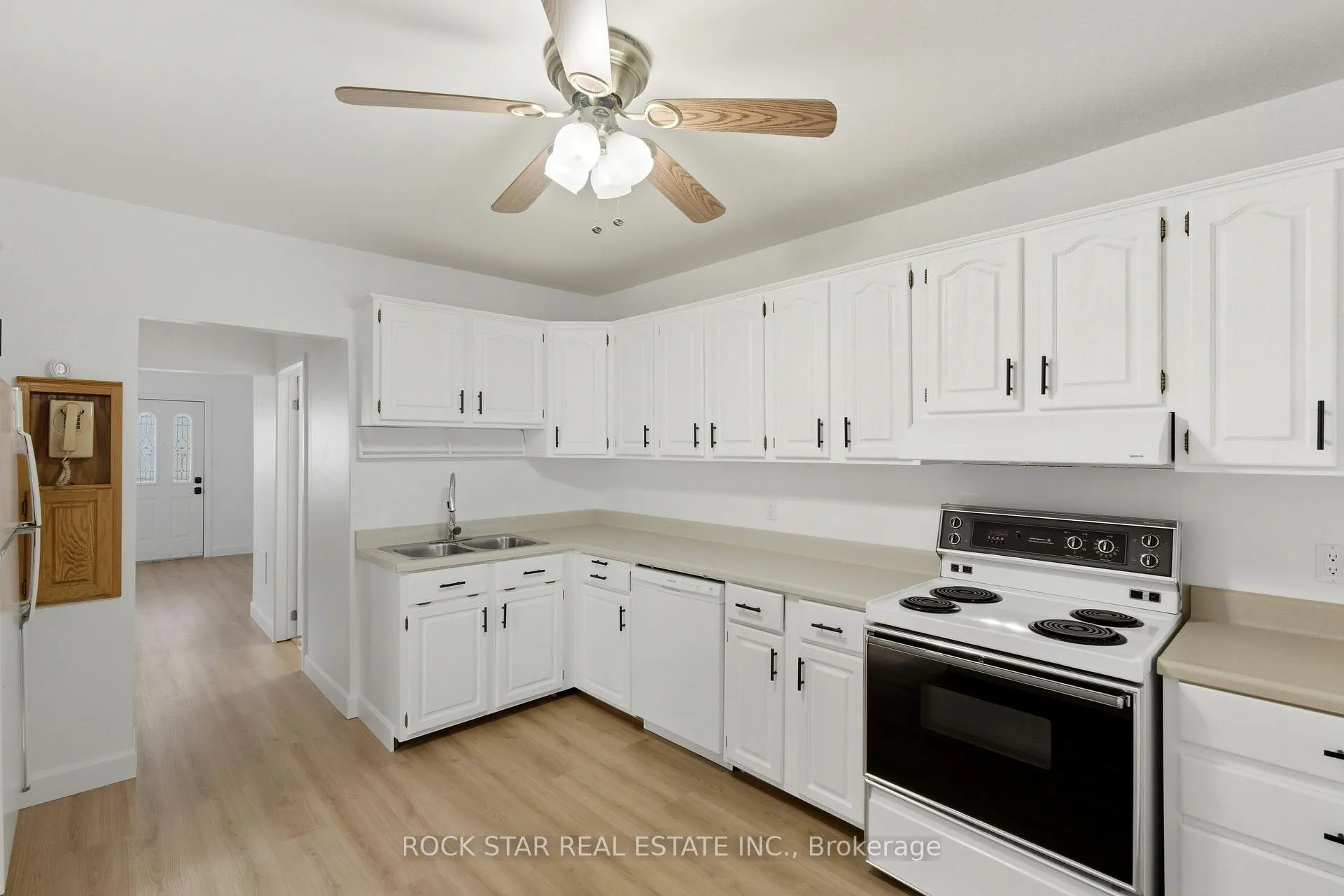 Photo 13 of 116 Robins Avenue, Hamilton, Crown Point — HOMEH