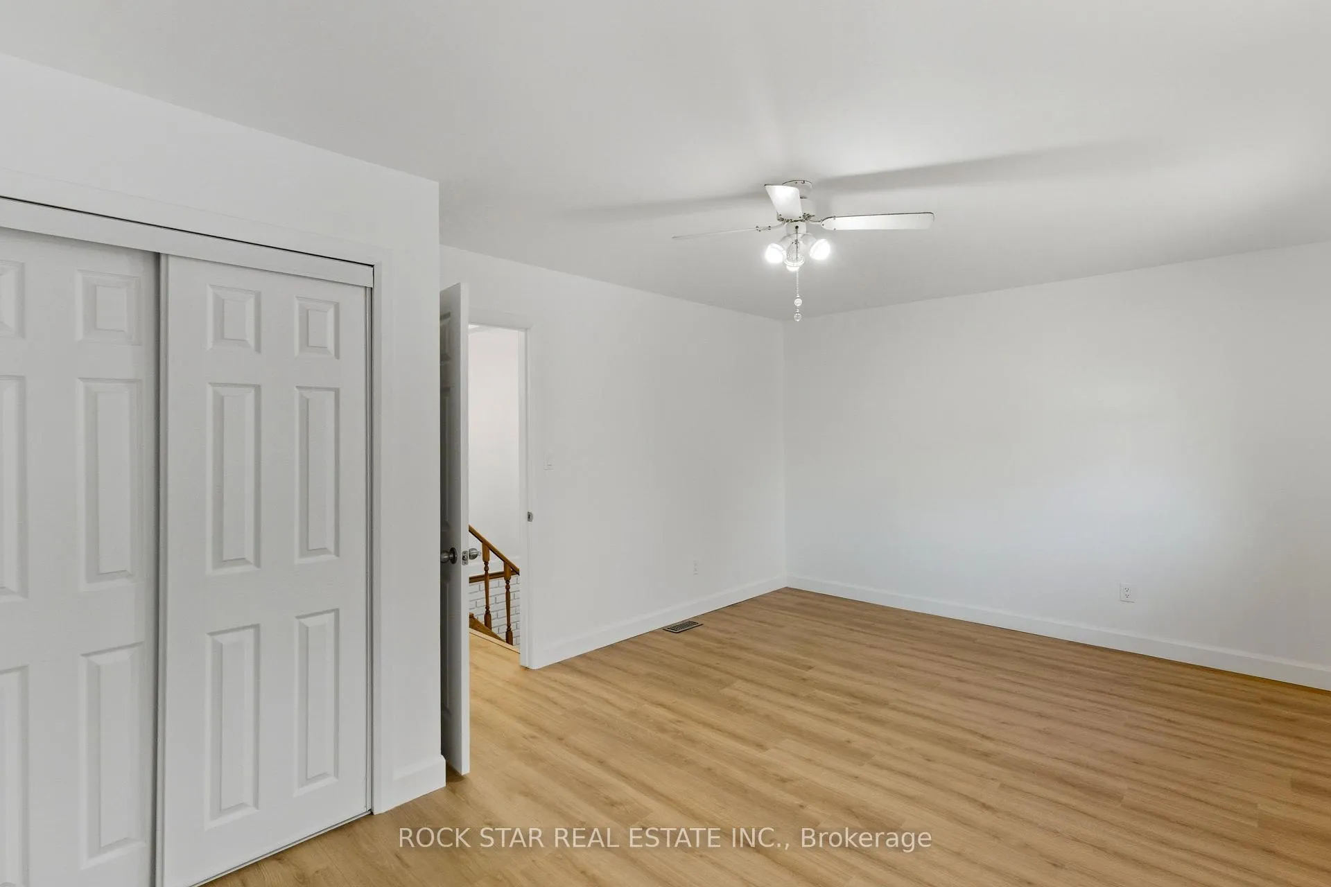 Photo 18 of 116 Robins Avenue, Hamilton, Crown Point — HOMEH