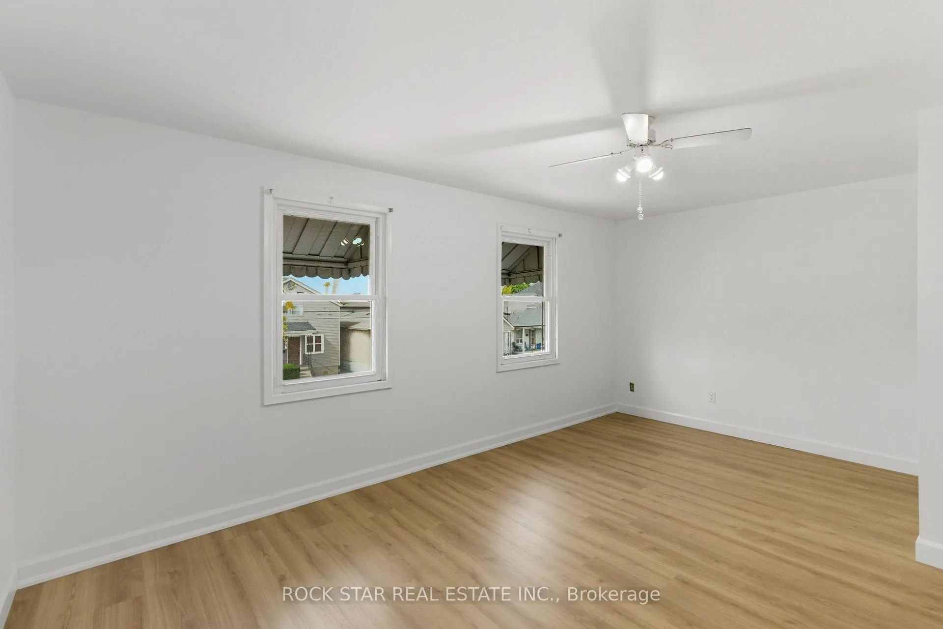 Photo 19 of 116 Robins Avenue, Hamilton, Crown Point — HOMEH
