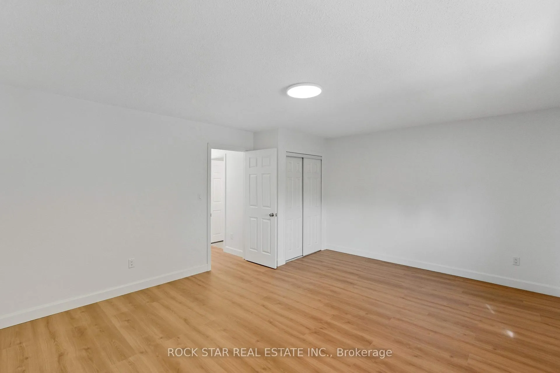 Photo 21 of 116 Robins Avenue, Hamilton, Crown Point — HOMEH