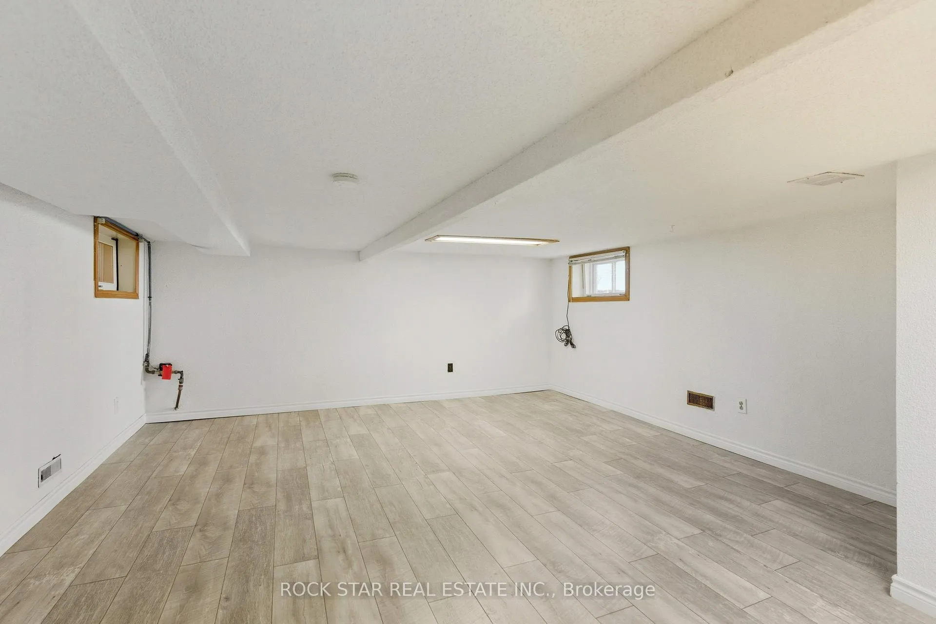 Photo 29 of 116 Robins Avenue, Hamilton, Crown Point — HOMEH