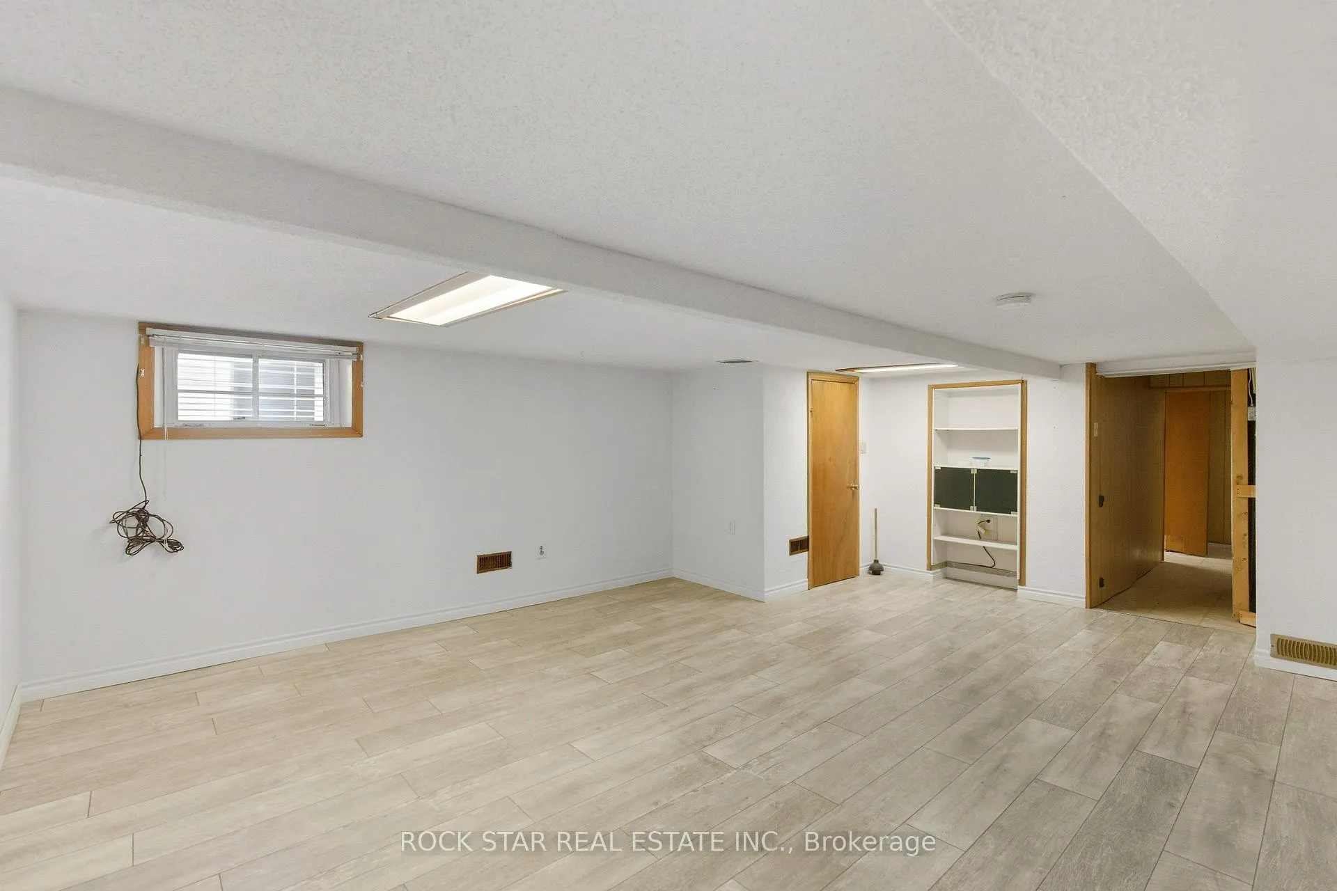 Photo 30 of 116 Robins Avenue, Hamilton, Crown Point — HOMEH