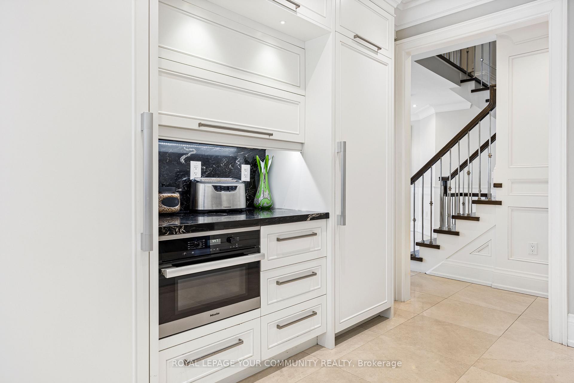 Photo 9 of 86 Knightshade Drive, Vaughan, Patterson — HOMEH