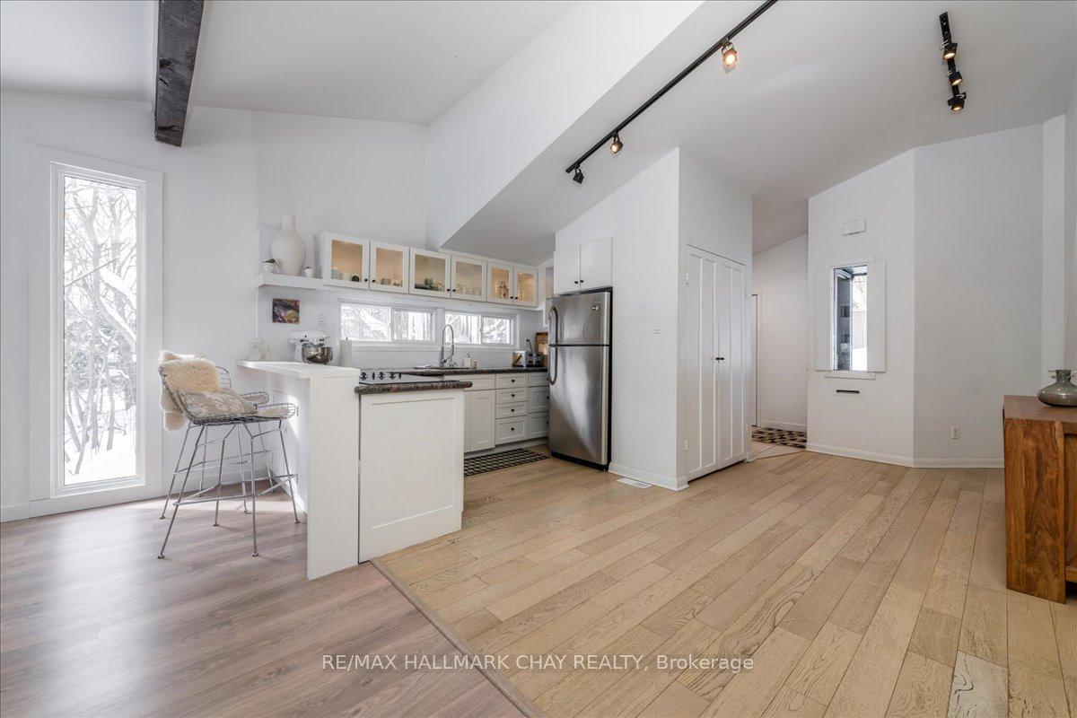 Photo 5 of 28 Albert Street, Barrie, Codrington — HOMEH