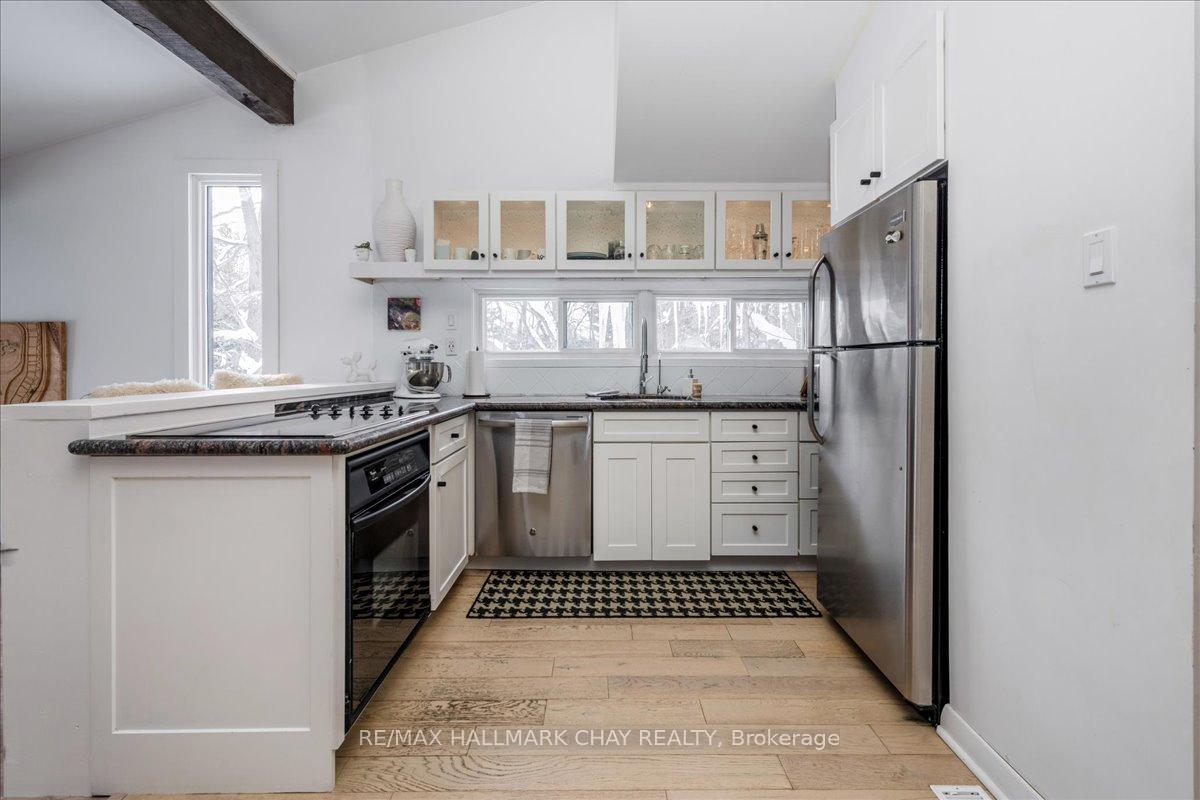 Photo 6 of 28 Albert Street, Barrie, Codrington — HOMEH
