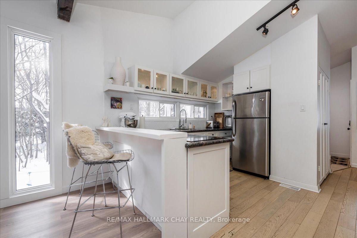 Photo 7 of 28 Albert Street, Barrie, Codrington — HOMEH