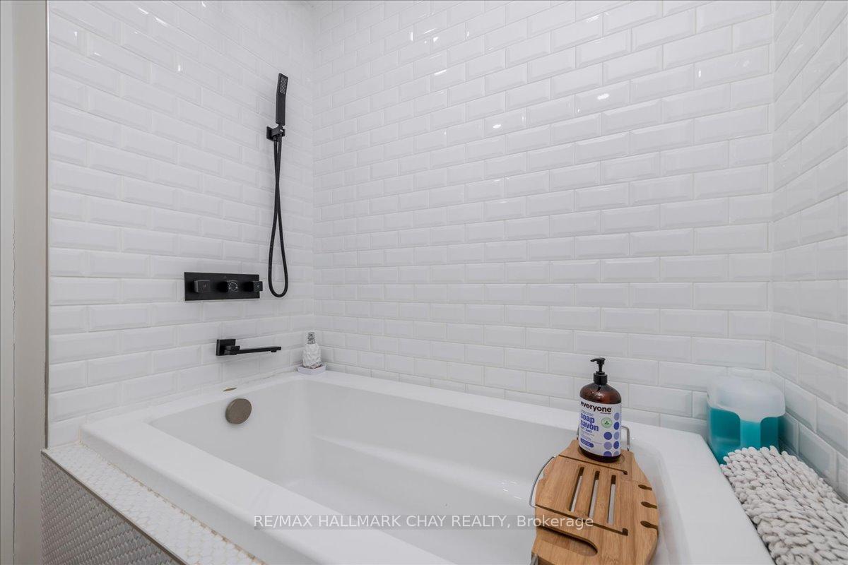 Photo 19 of 28 Albert Street, Barrie, Codrington — HOMEH