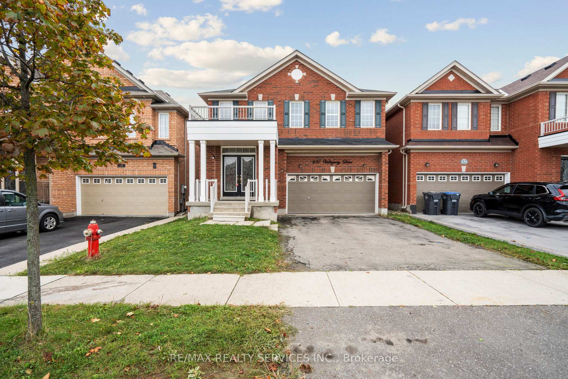 Photo 2 of 237 Valleyway Drive, Brampton, Credit Valley — HOMEH