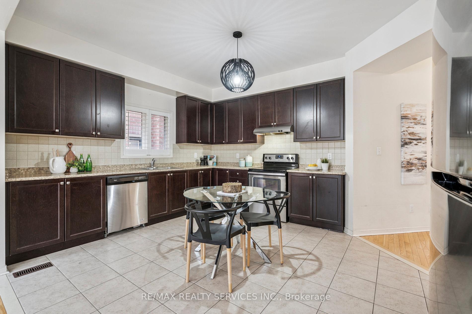 Photo 15 of 237 Valleyway Drive, Brampton, Credit Valley — HOMEH