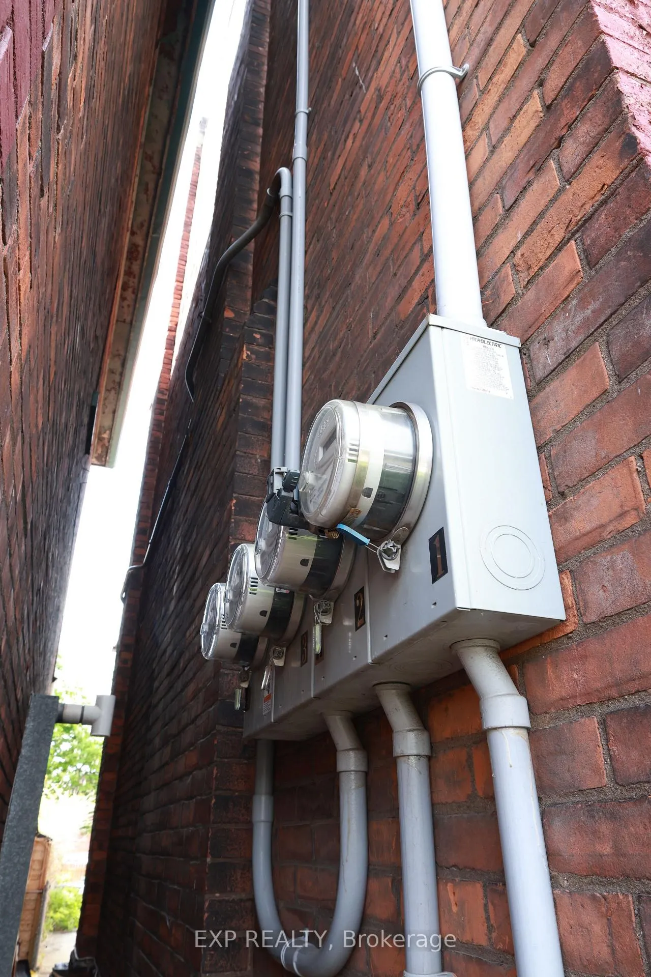 Photo 2 of 163 Emerald Street N, Hamilton, Landsdale — HOMEH