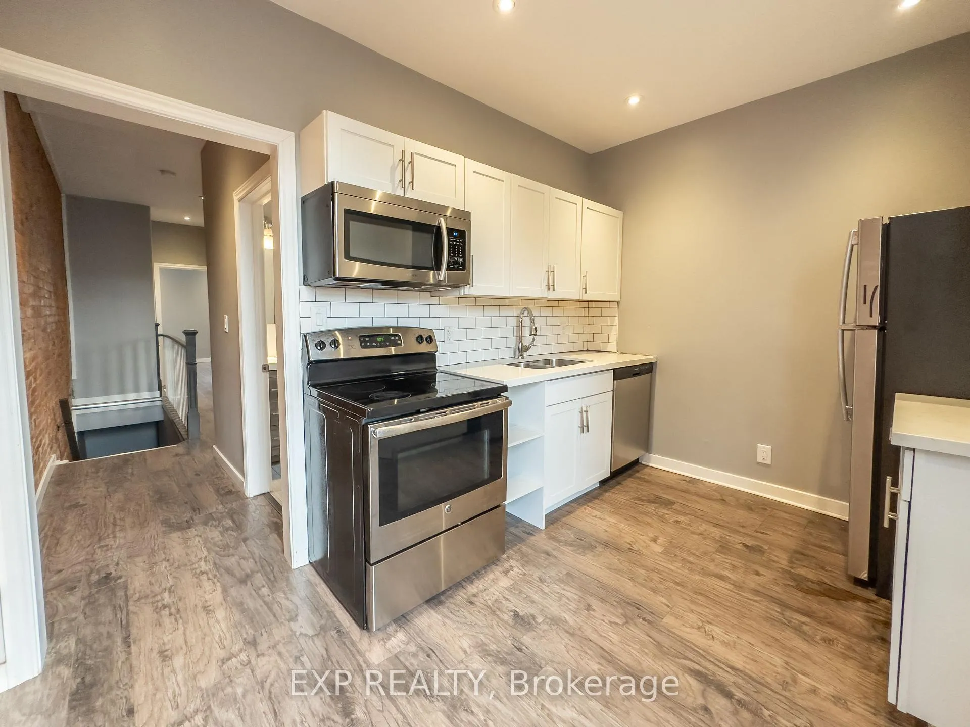 Photo 4 of 163 Emerald Street N, Hamilton, Landsdale — HOMEH