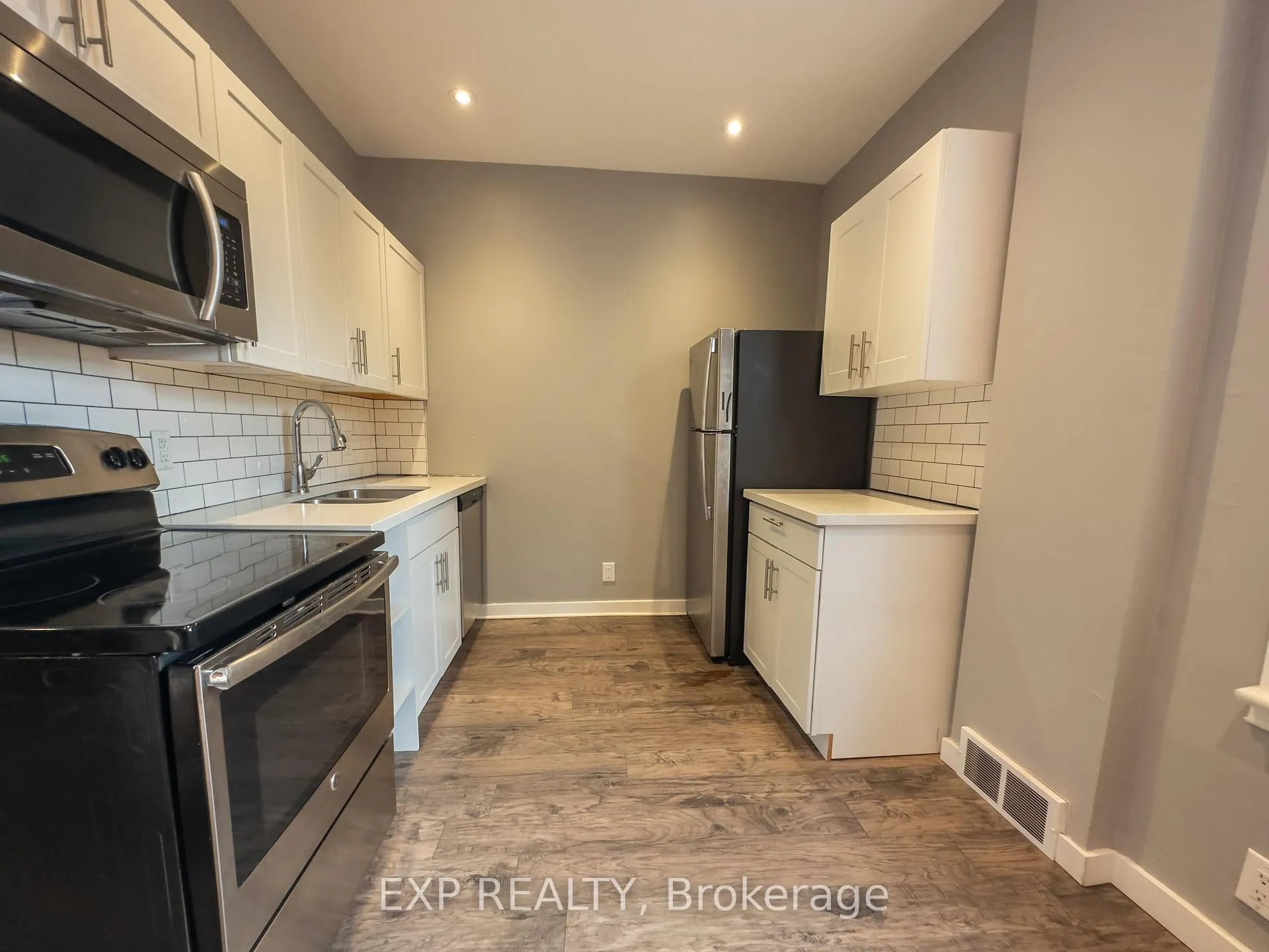 Photo 5 of 163 Emerald Street N, Hamilton, Landsdale — HOMEH