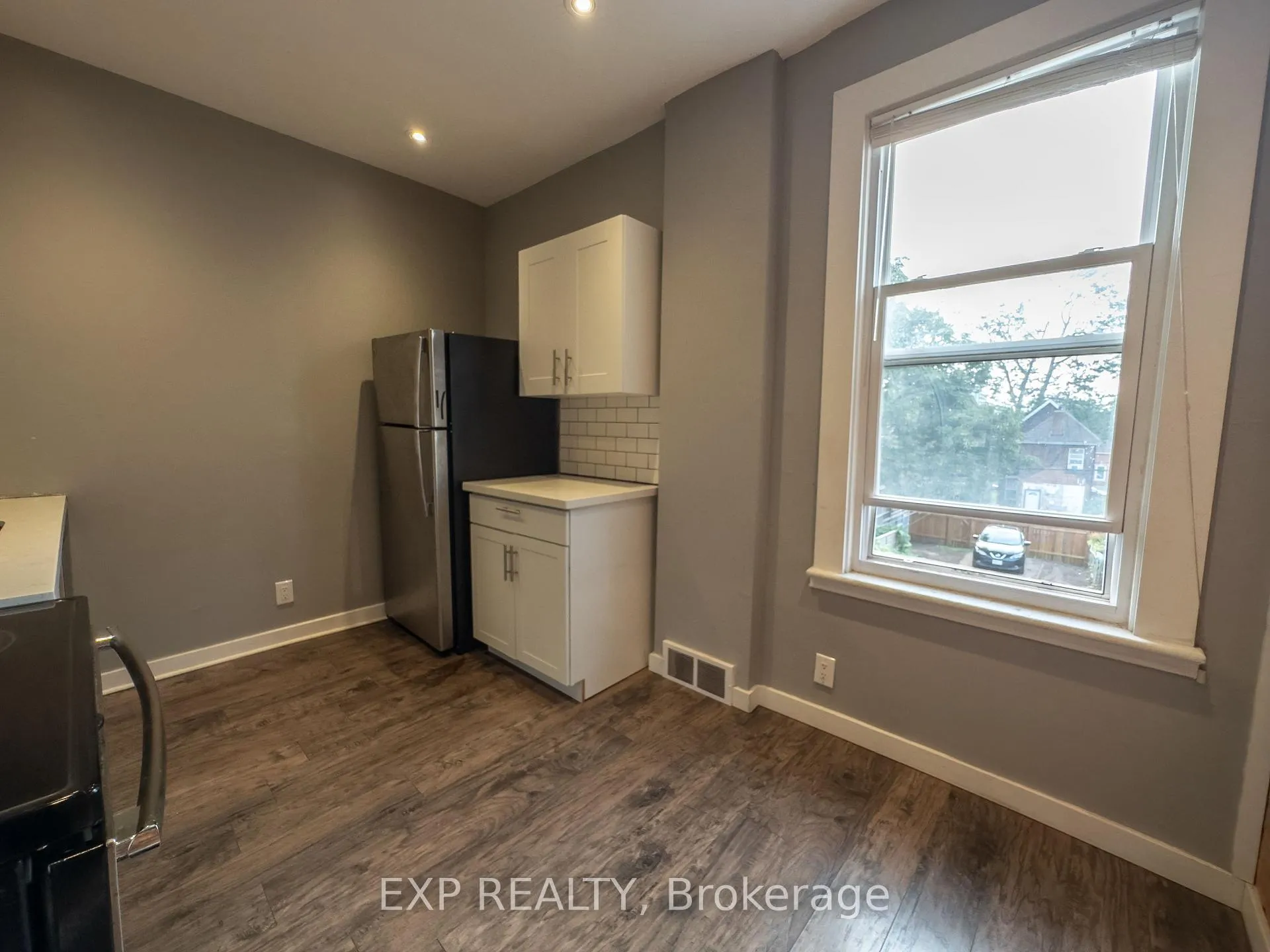 Photo 6 of 163 Emerald Street N, Hamilton, Landsdale — HOMEH