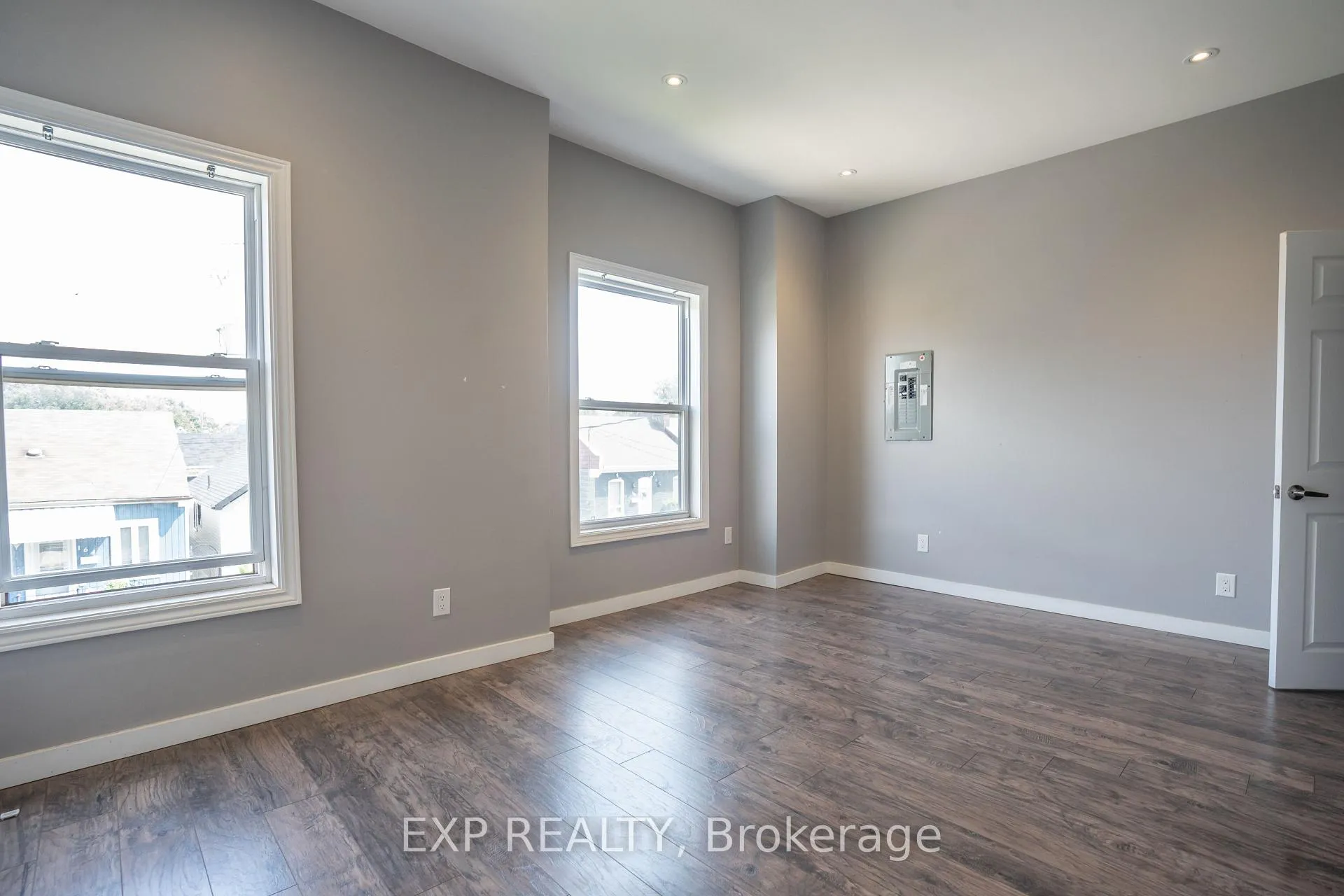 Photo 7 of 163 Emerald Street N, Hamilton, Landsdale — HOMEH