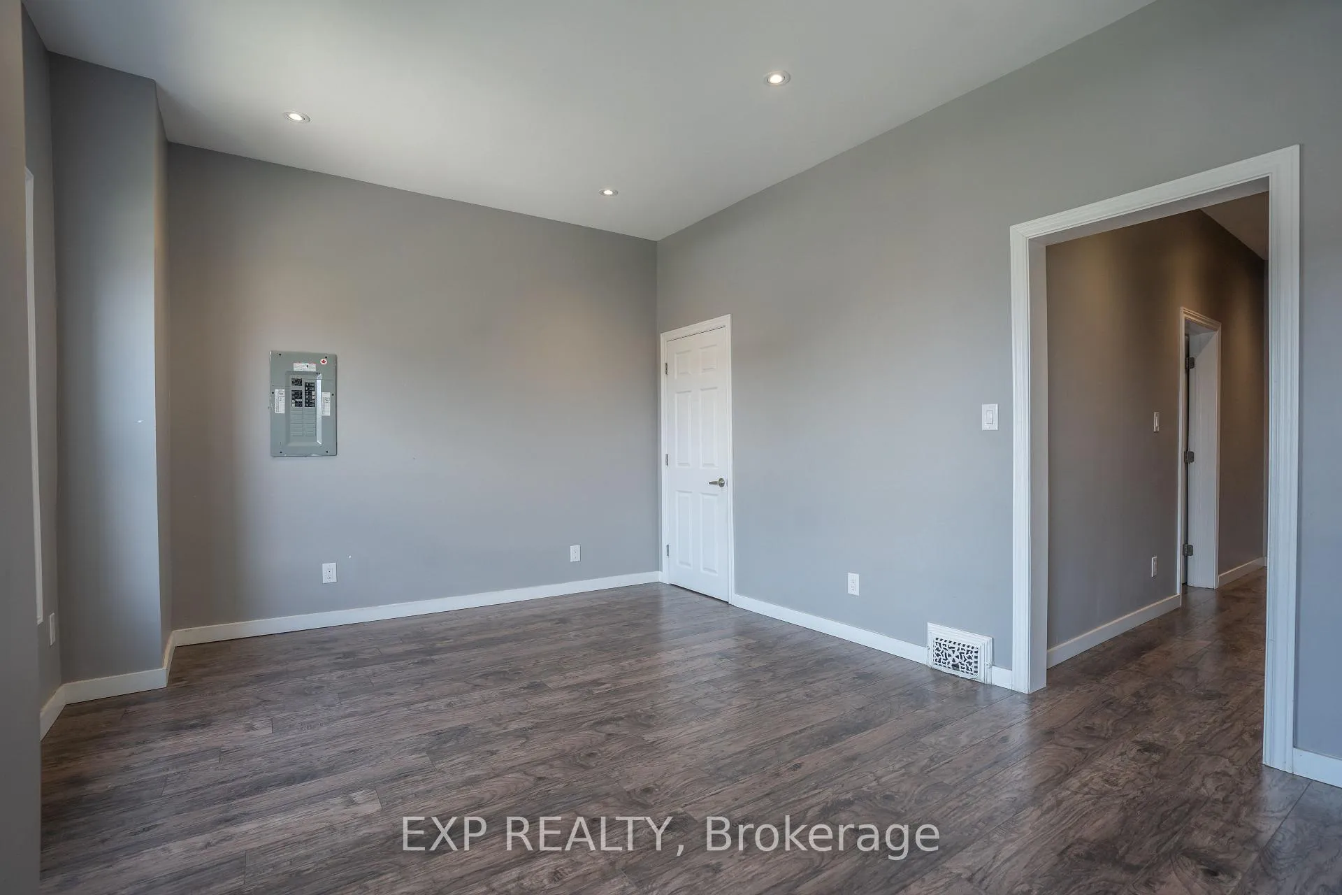 Photo 8 of 163 Emerald Street N, Hamilton, Landsdale — HOMEH