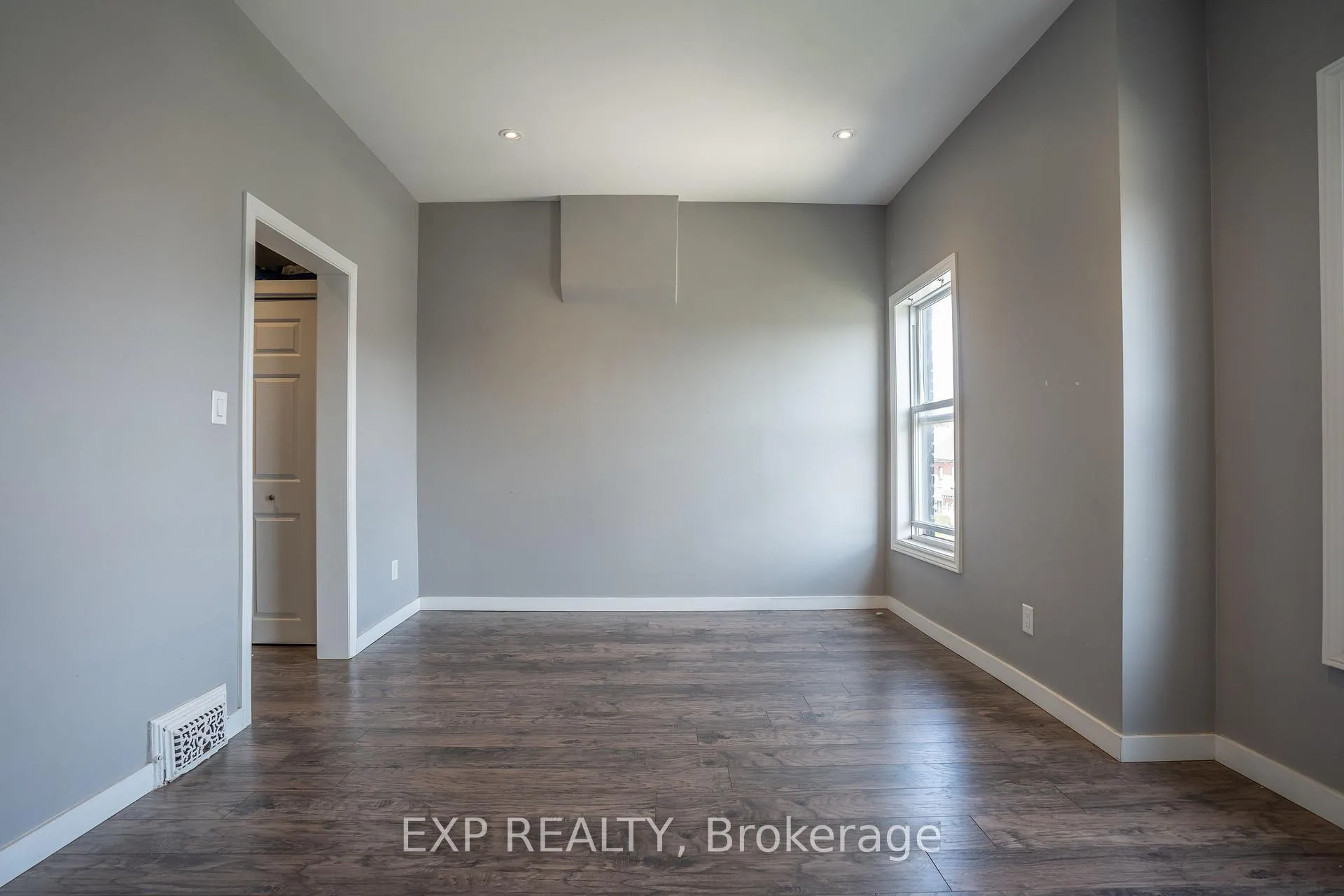 Photo 10 of 163 Emerald Street N, Hamilton, Landsdale — HOMEH