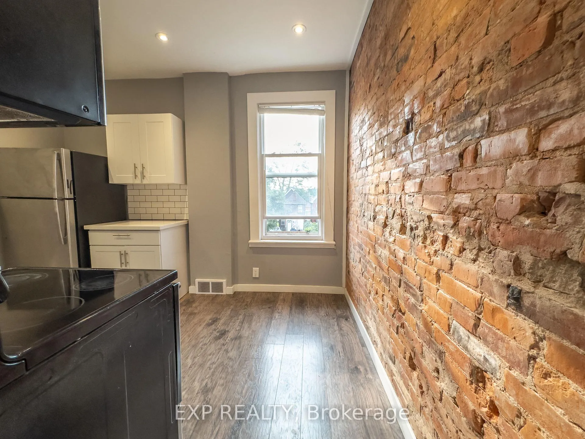 Photo 11 of 163 Emerald Street N, Hamilton, Landsdale — HOMEH