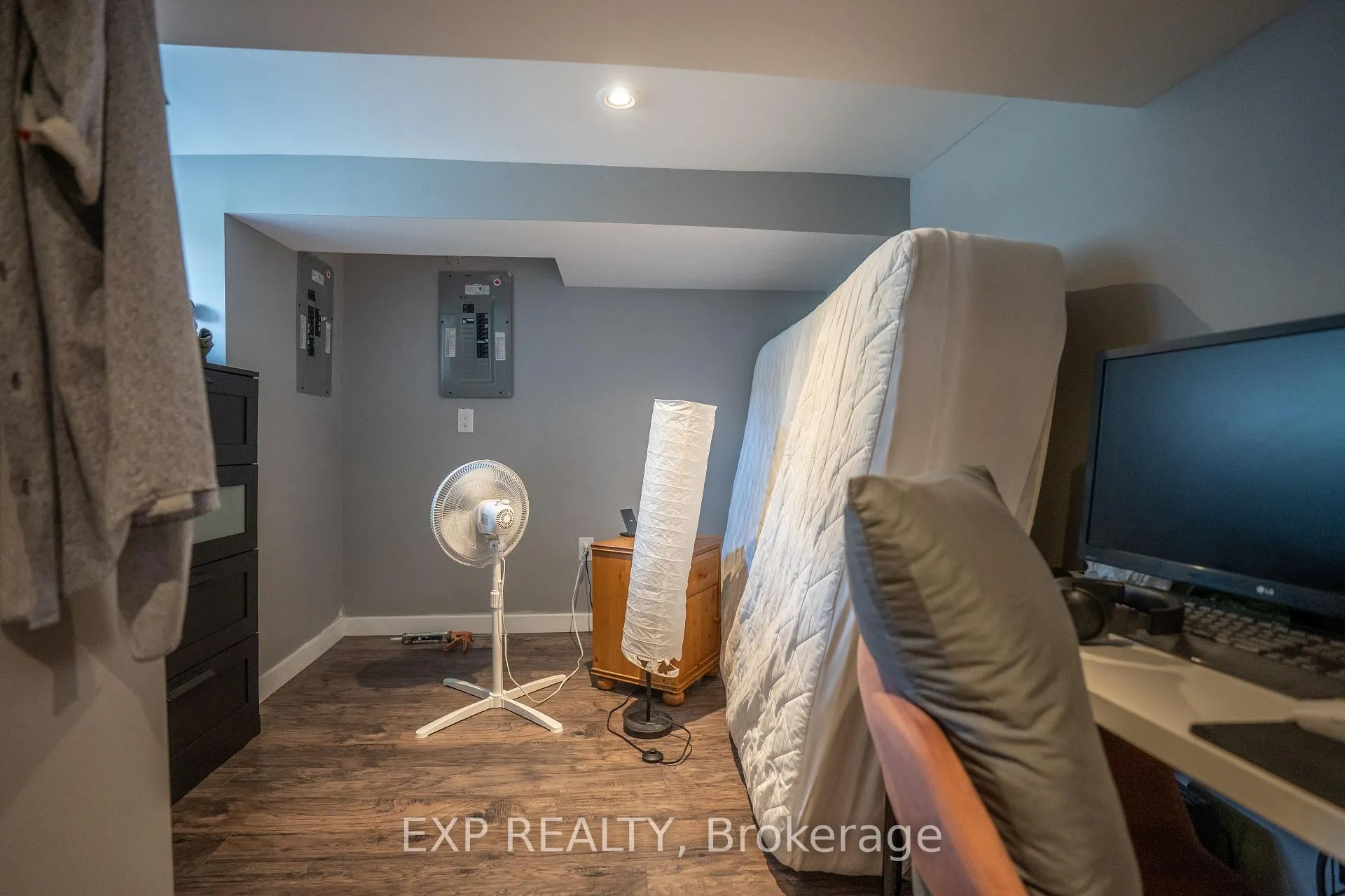 Photo 33 of 163 Emerald Street N, Hamilton, Landsdale — HOMEH