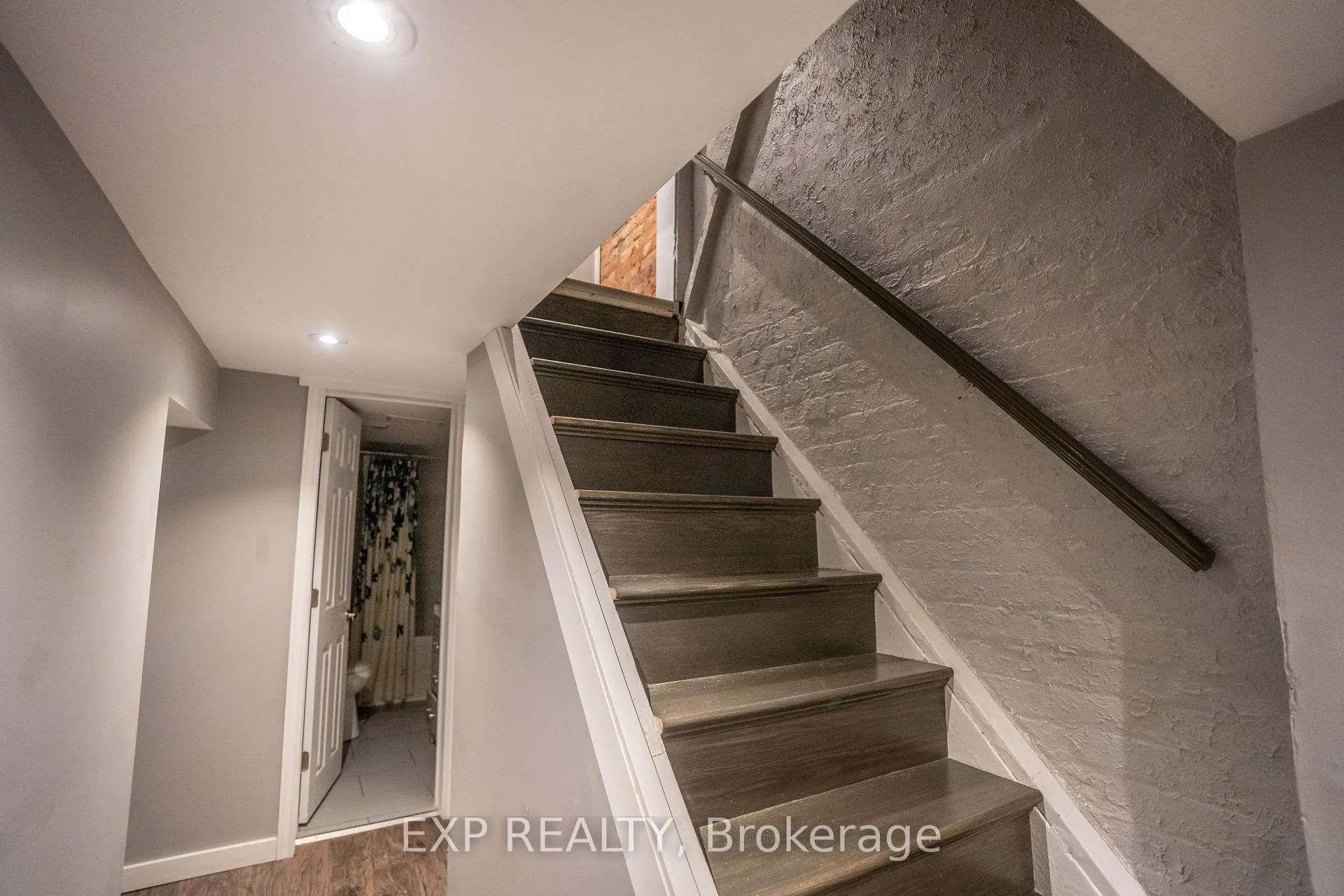 Photo 34 of 163 Emerald Street N, Hamilton, Landsdale — HOMEH