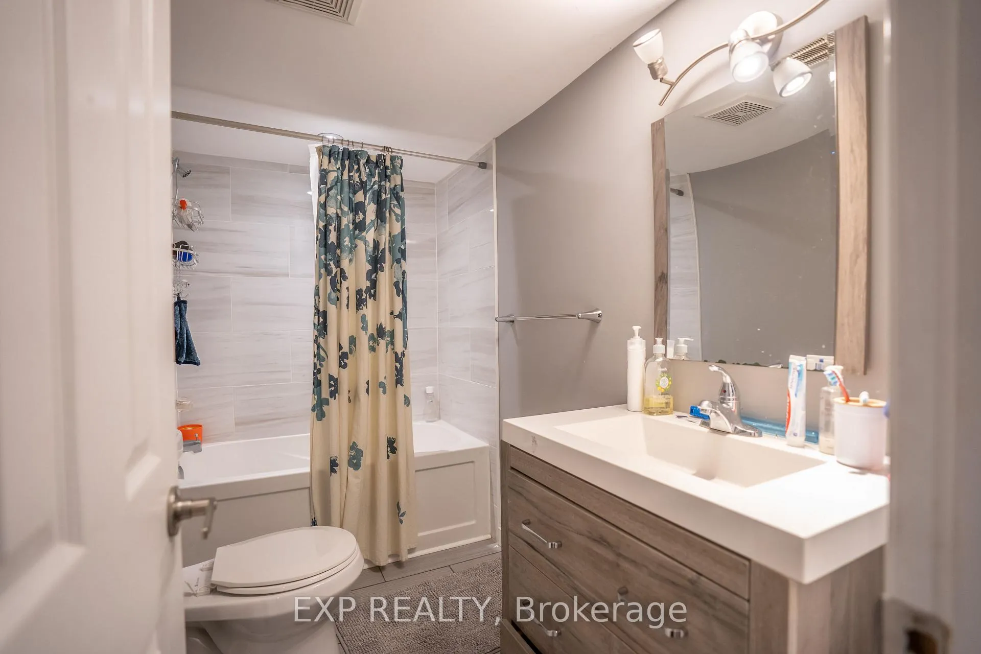 Photo 35 of 163 Emerald Street N, Hamilton, Landsdale — HOMEH