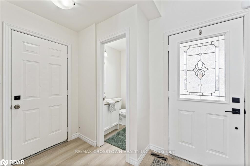 Photo 4 of 95 Trevino Circle, Barrie, East Bayfield — HOMEH