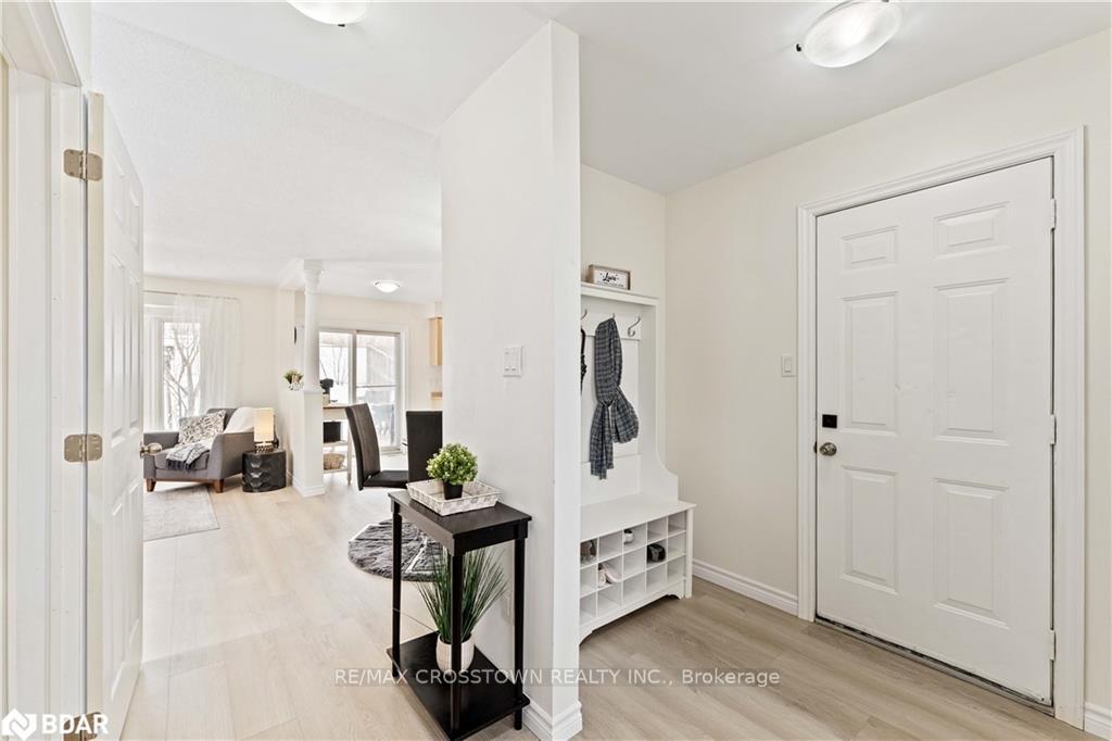 Photo 6 of 95 Trevino Circle, Barrie, East Bayfield — HOMEH