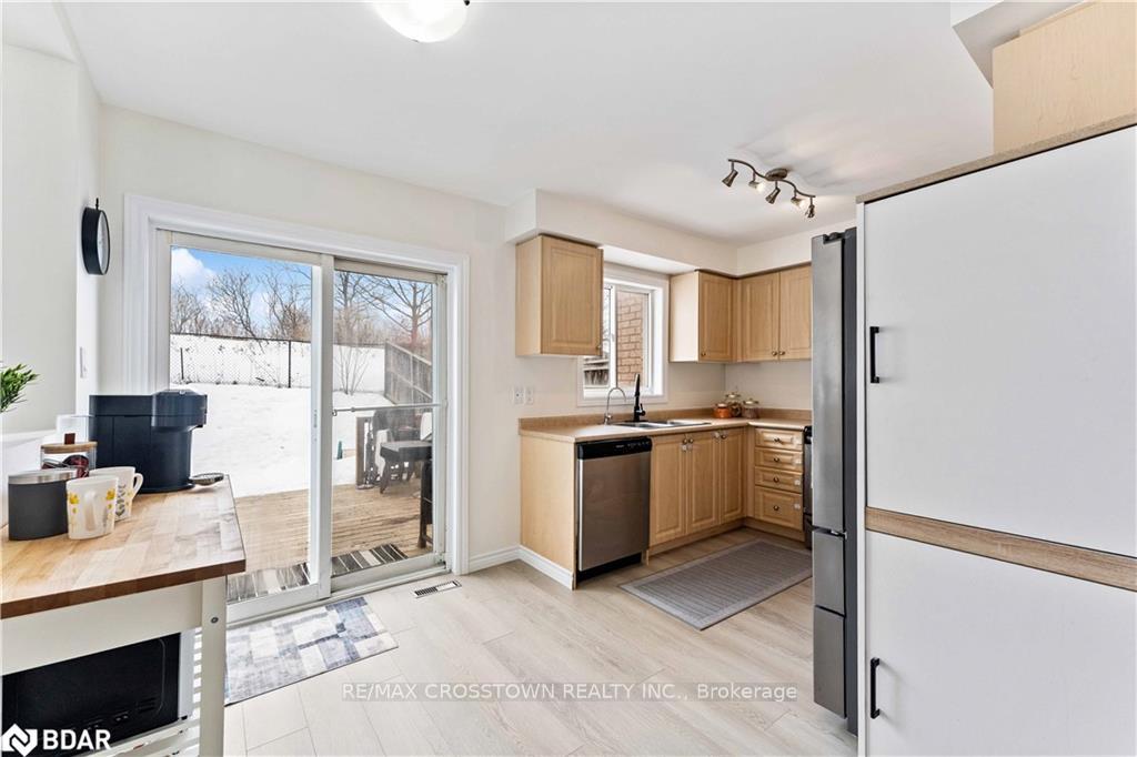 Photo 9 of 95 Trevino Circle, Barrie, East Bayfield — HOMEH