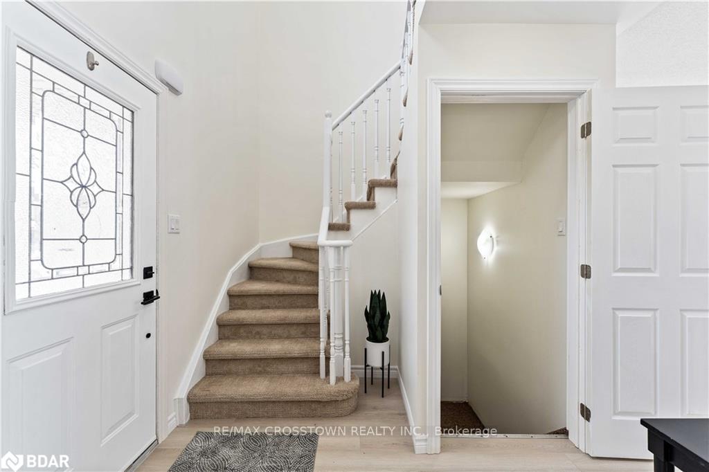 Photo 11 of 95 Trevino Circle, Barrie, East Bayfield — HOMEH