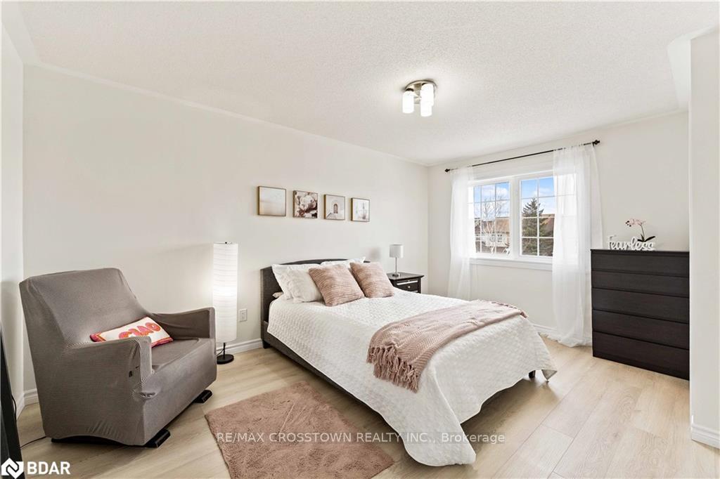 Photo 12 of 95 Trevino Circle, Barrie, East Bayfield — HOMEH
