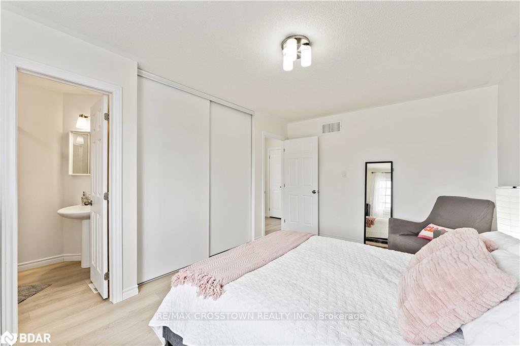 Photo 13 of 95 Trevino Circle, Barrie, East Bayfield — HOMEH