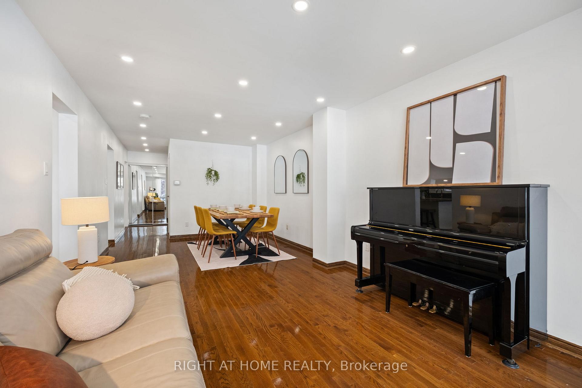 Photo 7 of 79 Lisa Crescent, Vaughan, Crestwood-Springfarm-Yorkhill — HOMEH