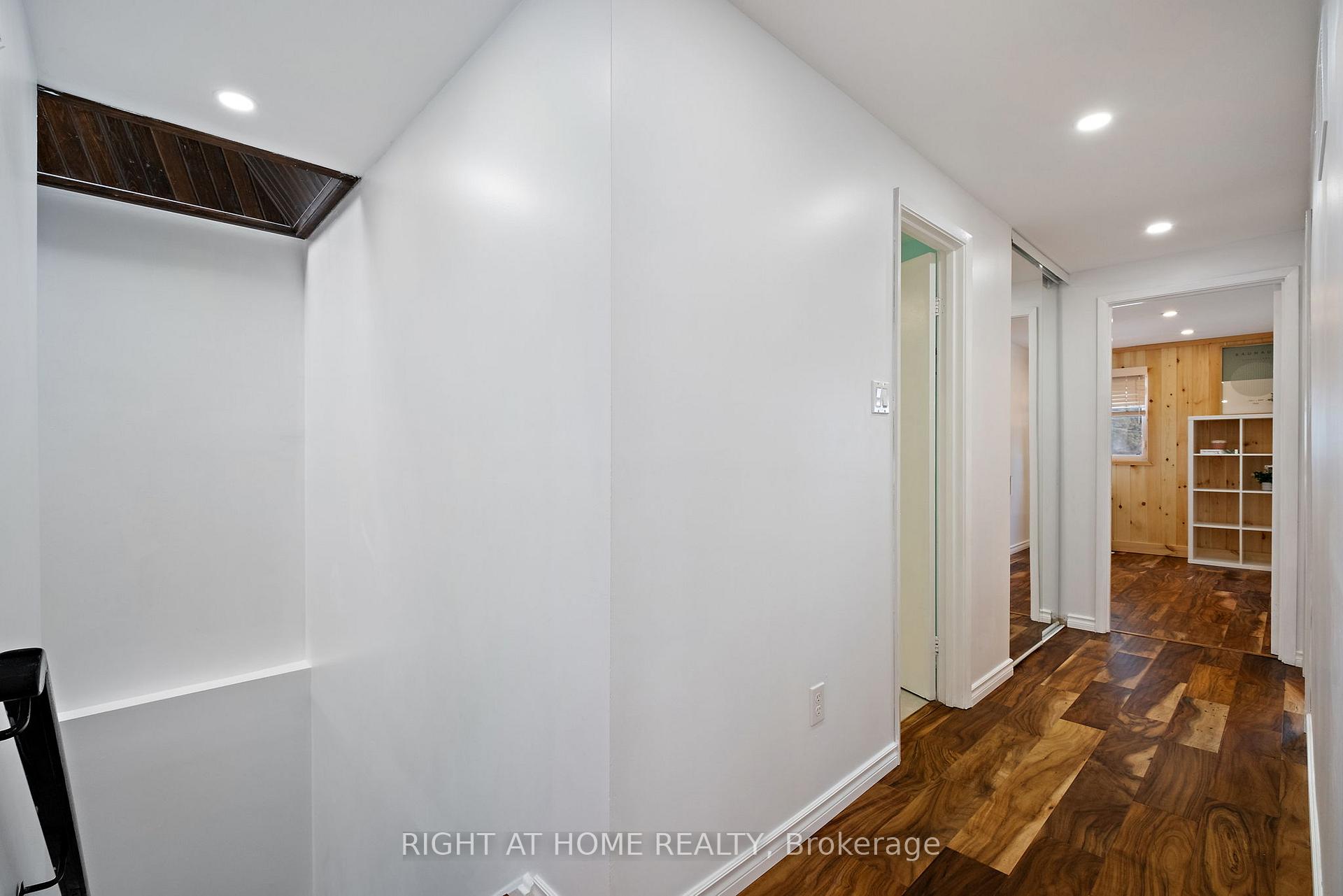 Photo 11 of 79 Lisa Crescent, Vaughan, Crestwood-Springfarm-Yorkhill — HOMEH