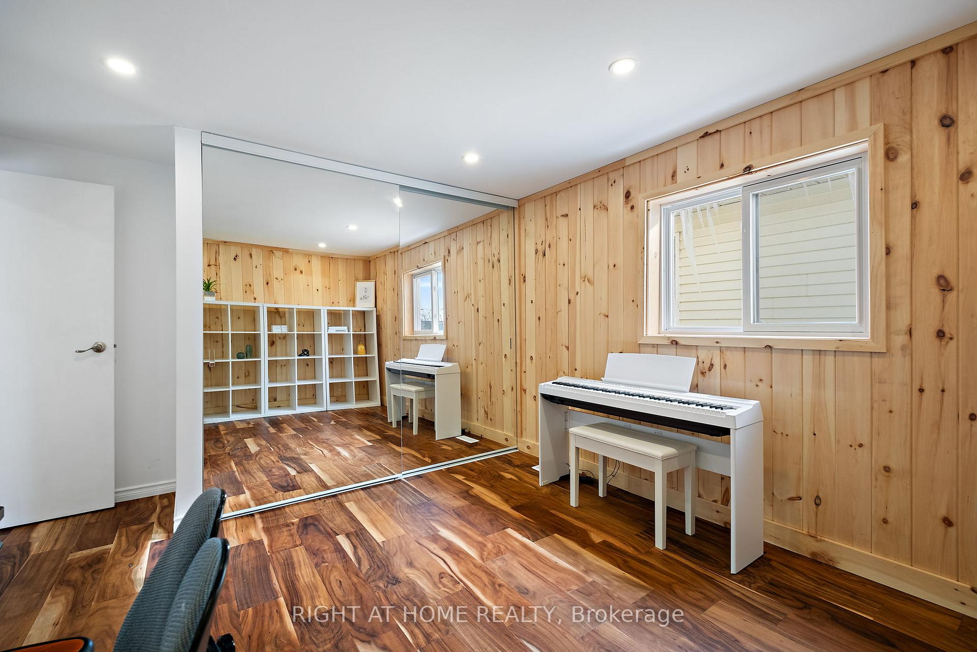 Photo 13 of 79 Lisa Crescent, Vaughan, Crestwood-Springfarm-Yorkhill — HOMEH