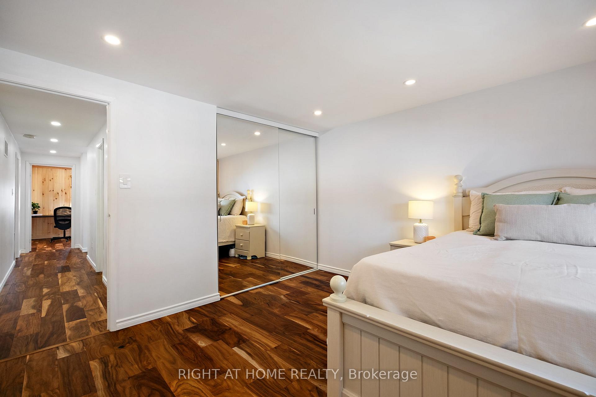 Photo 18 of 79 Lisa Crescent, Vaughan, Crestwood-Springfarm-Yorkhill — HOMEH