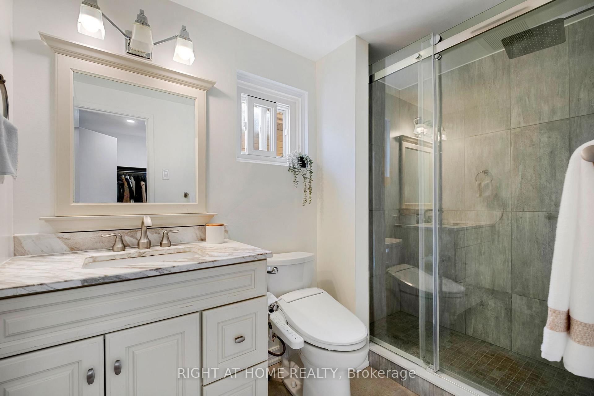 Photo 20 of 79 Lisa Crescent, Vaughan, Crestwood-Springfarm-Yorkhill — HOMEH