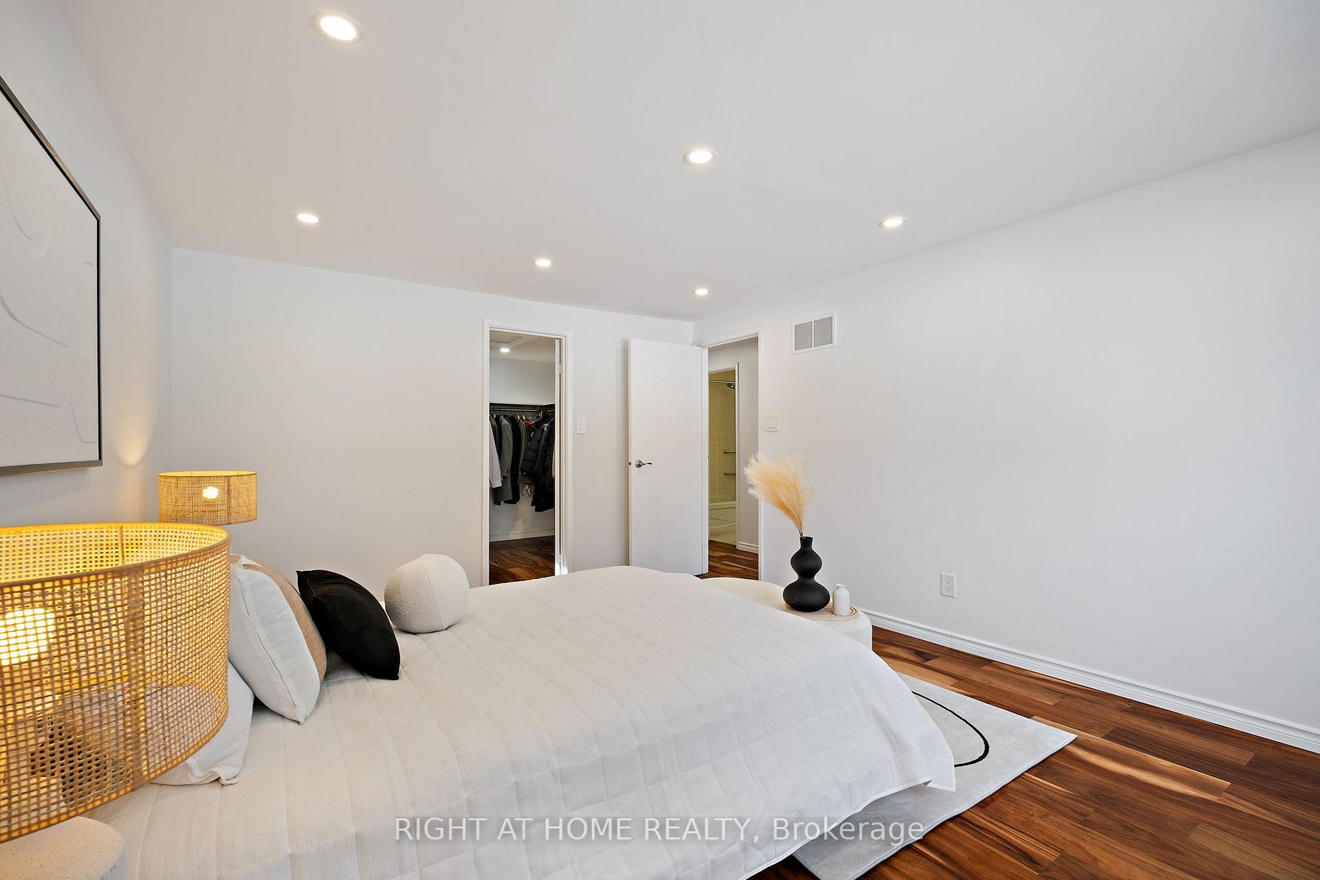 Photo 25 of 79 Lisa Crescent, Vaughan, Crestwood-Springfarm-Yorkhill — HOMEH