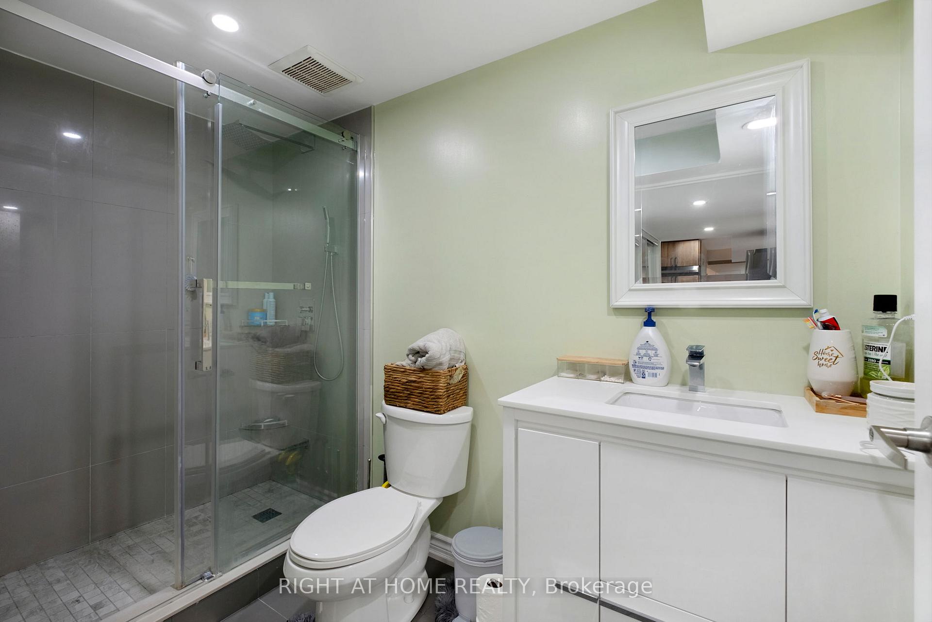 Photo 27 of 79 Lisa Crescent, Vaughan, Crestwood-Springfarm-Yorkhill — HOMEH