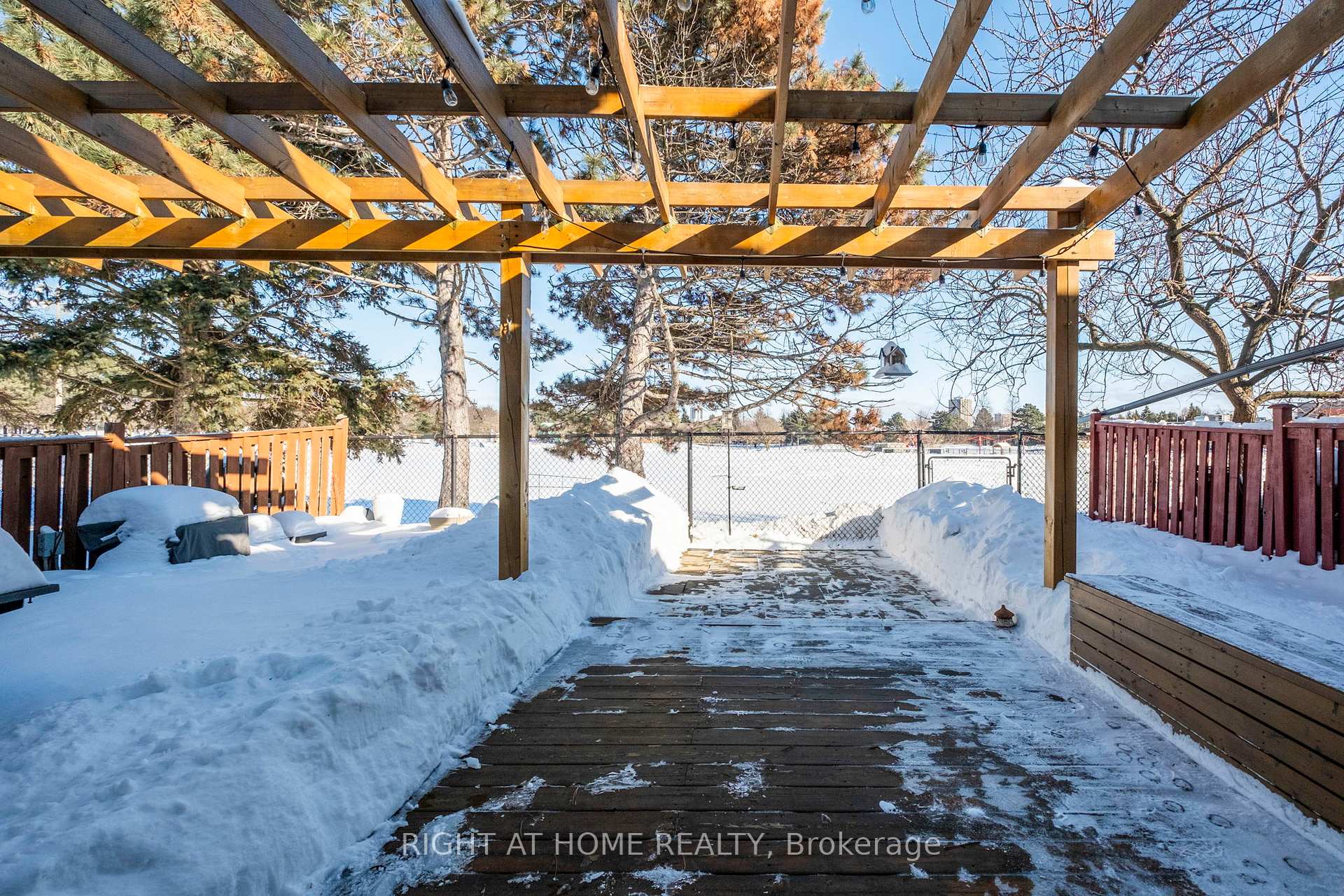 Photo 31 of 79 Lisa Crescent, Vaughan, Crestwood-Springfarm-Yorkhill — HOMEH